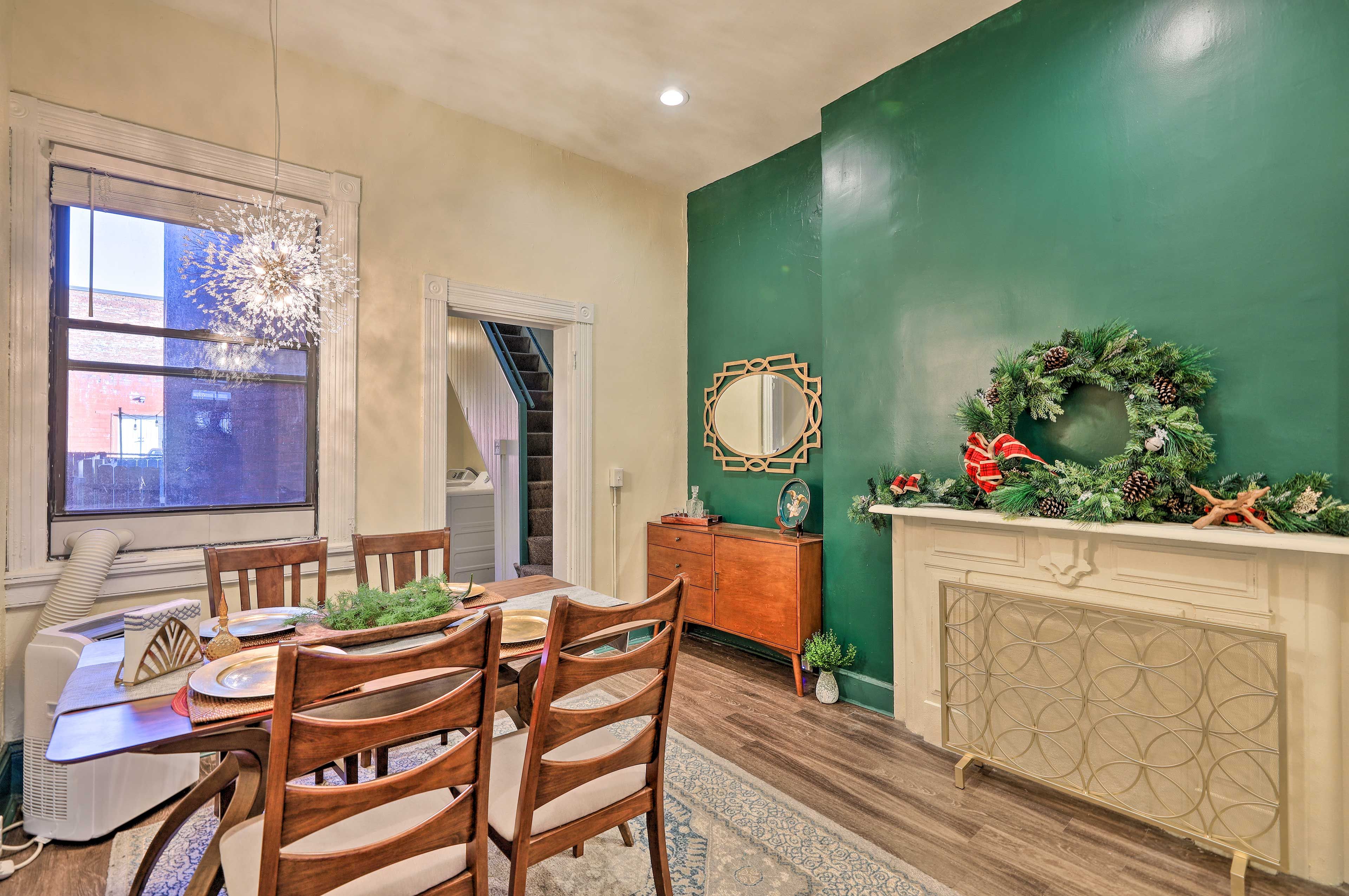 Dining Area | Dishware & Flatware Provided | Trash Bags & Paper Towels Provided