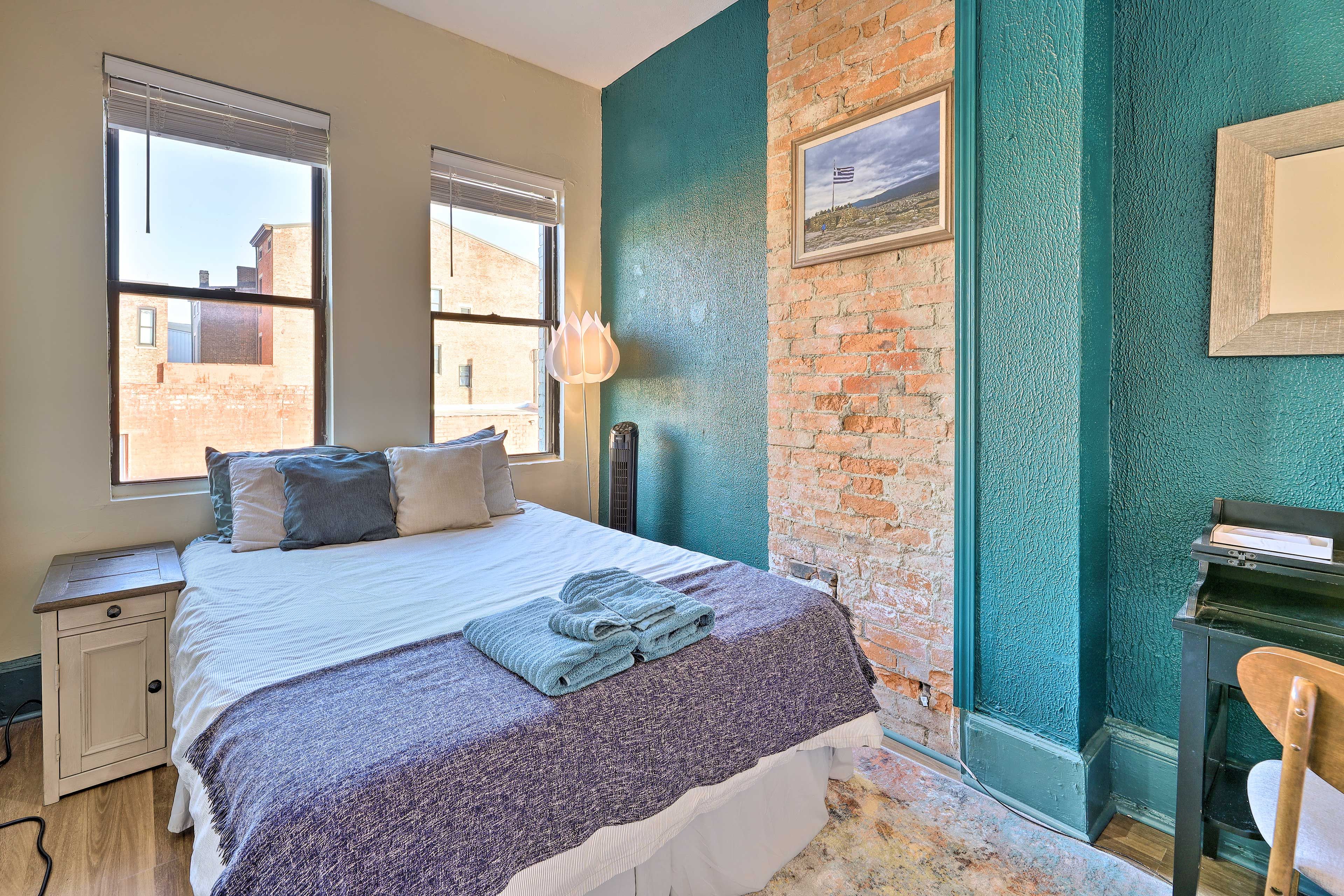 Bedroom 3 | Queen Bed