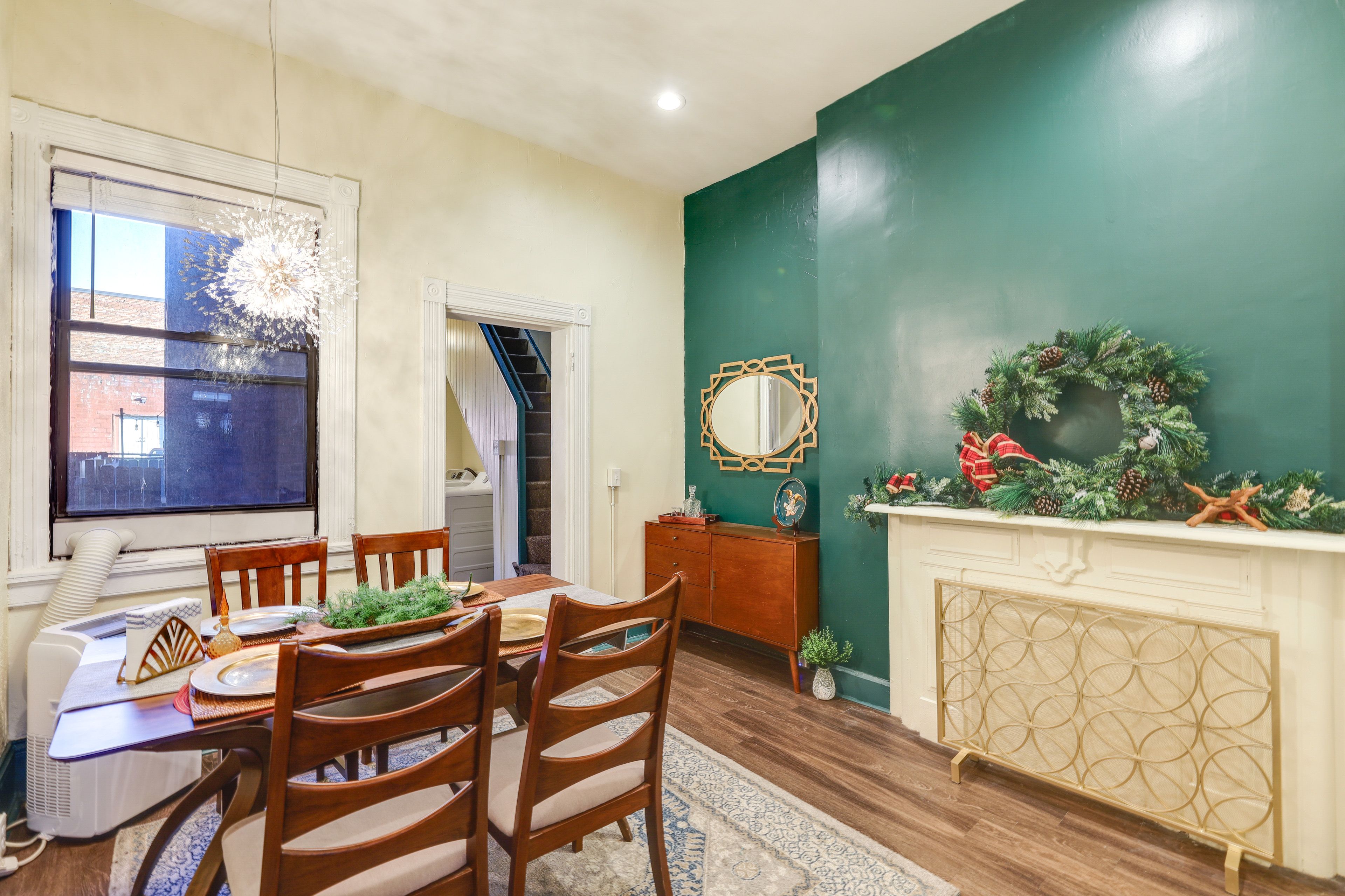 Dining Area | Dishware & Flatware Provided | Trash Bags & Paper Towels Provided