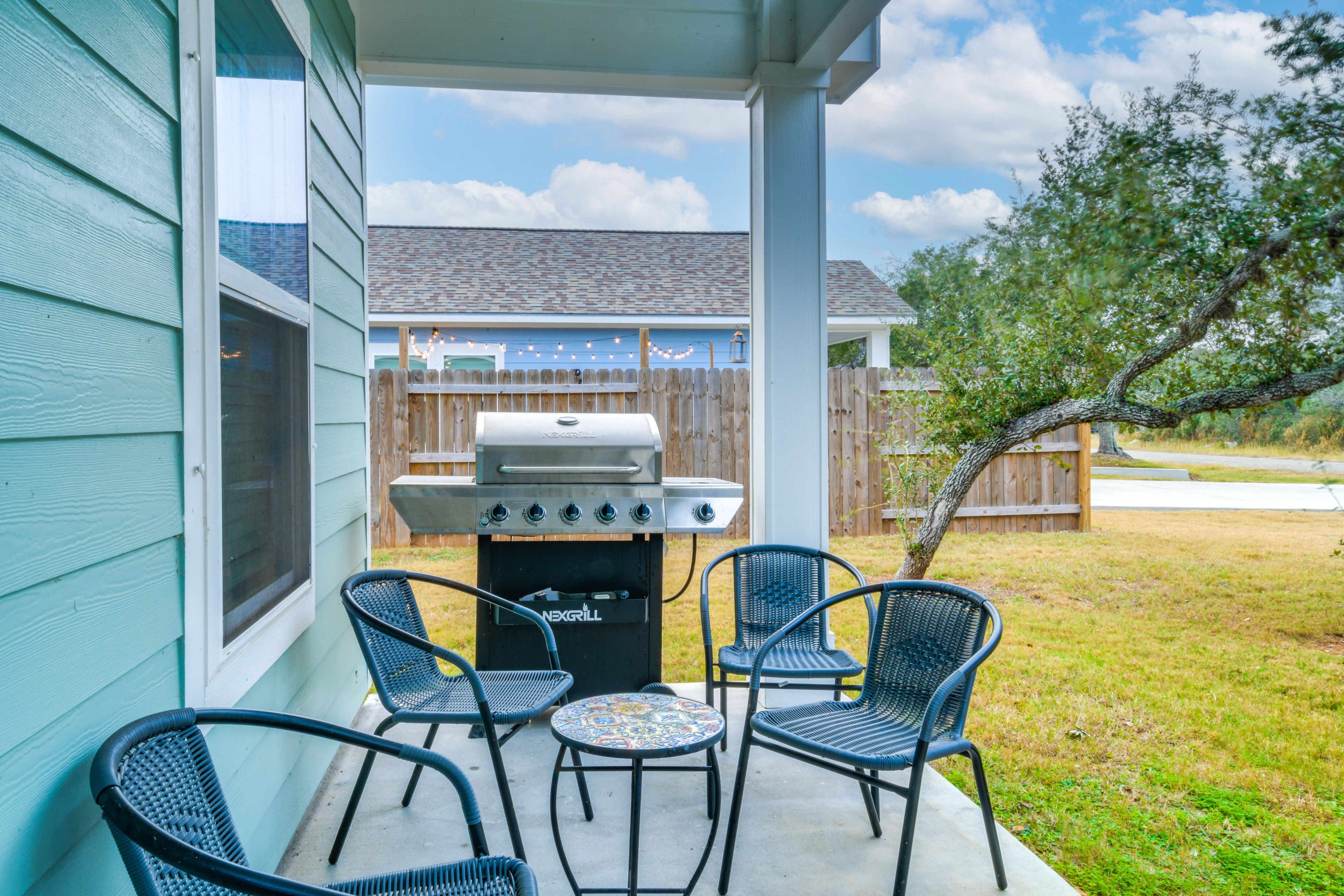Private Backyard Area | Dining Area | Fire Pit | Games