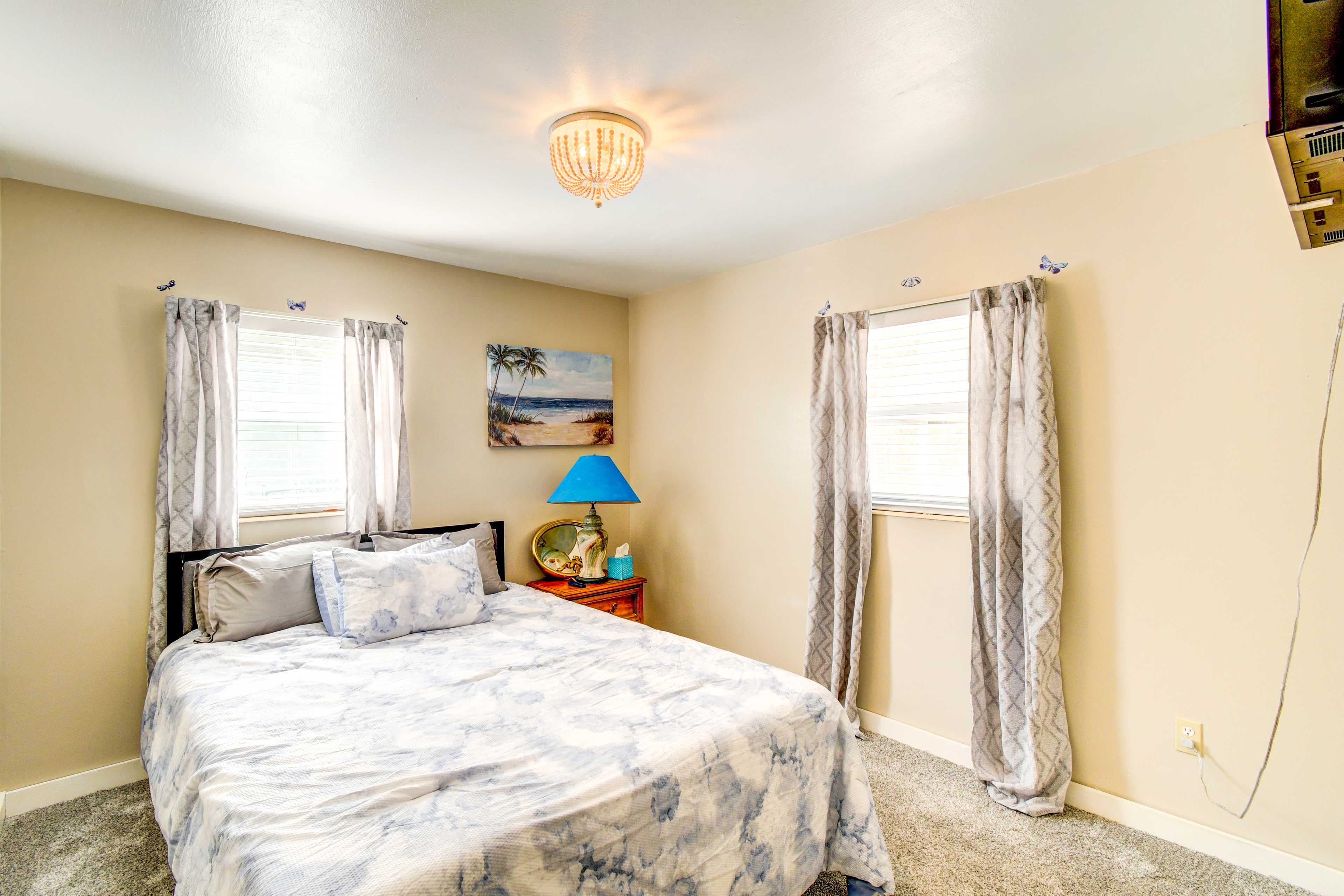 Bedroom 2 | Queen Bed | Smart TV