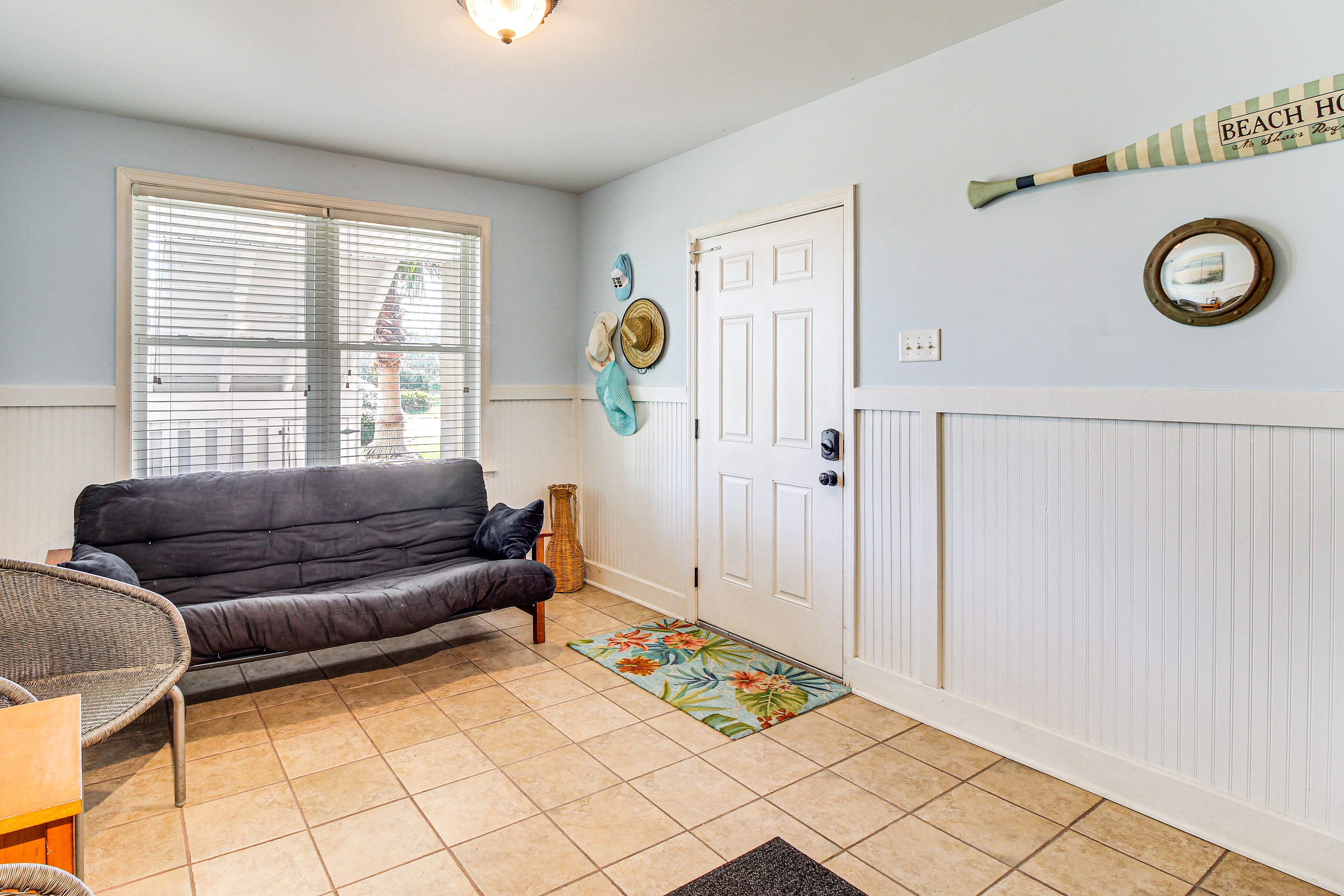 Bonus Room 1 | 1st Floor | Futon