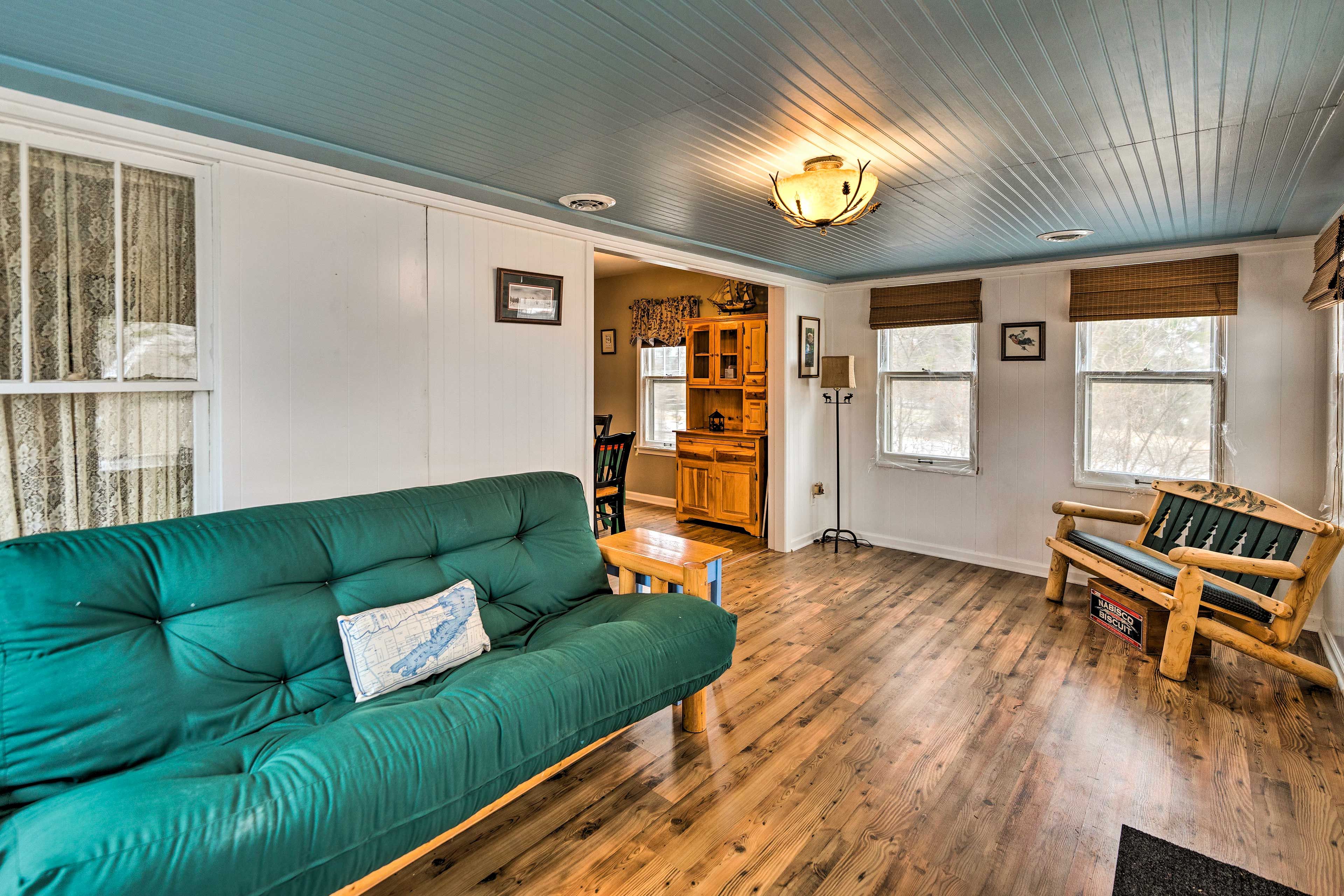 Enclosed Porch | Full Futon