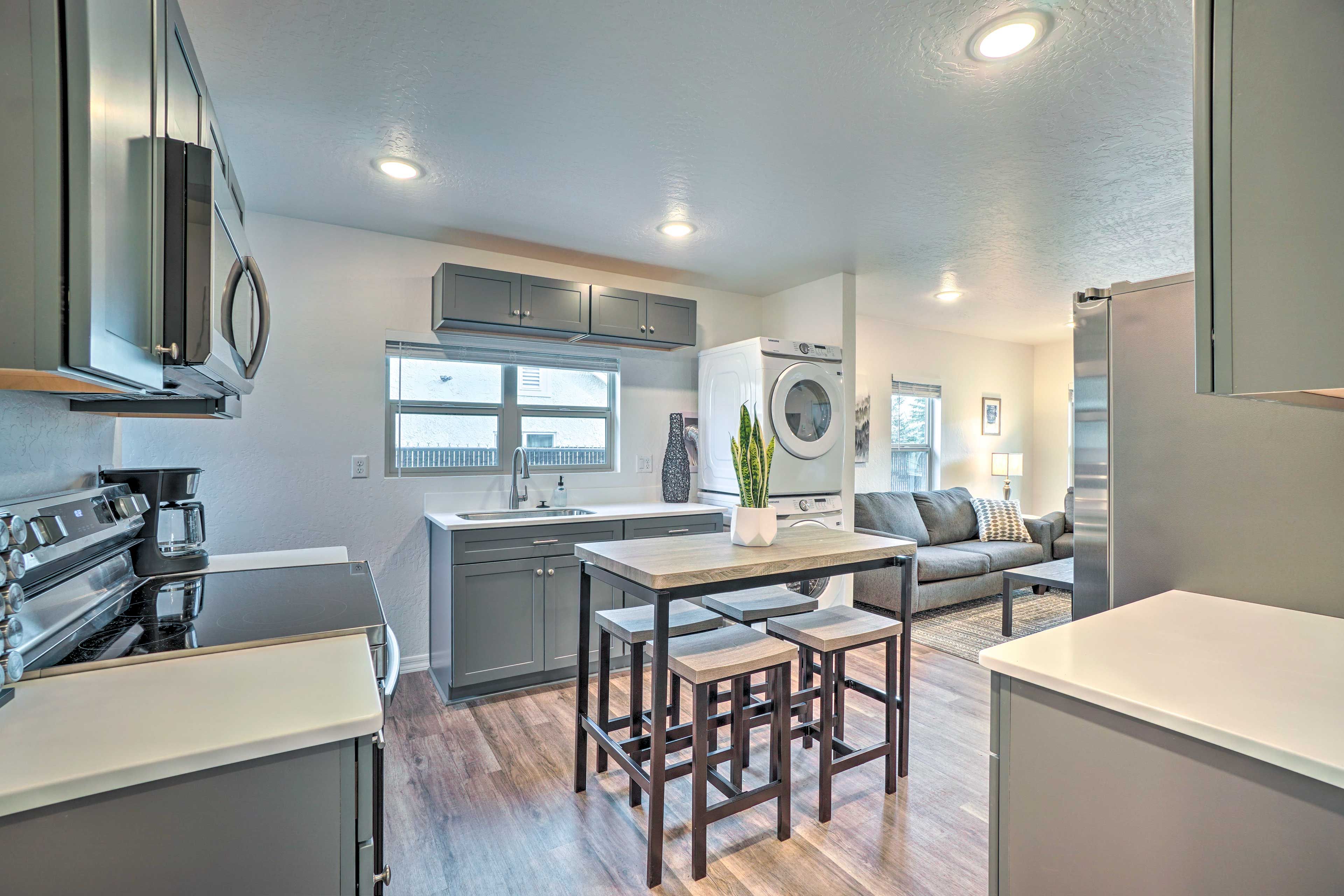 Dining Area/Kitchen | 1st Floor | Central Heating | No A/C | Free WiFi