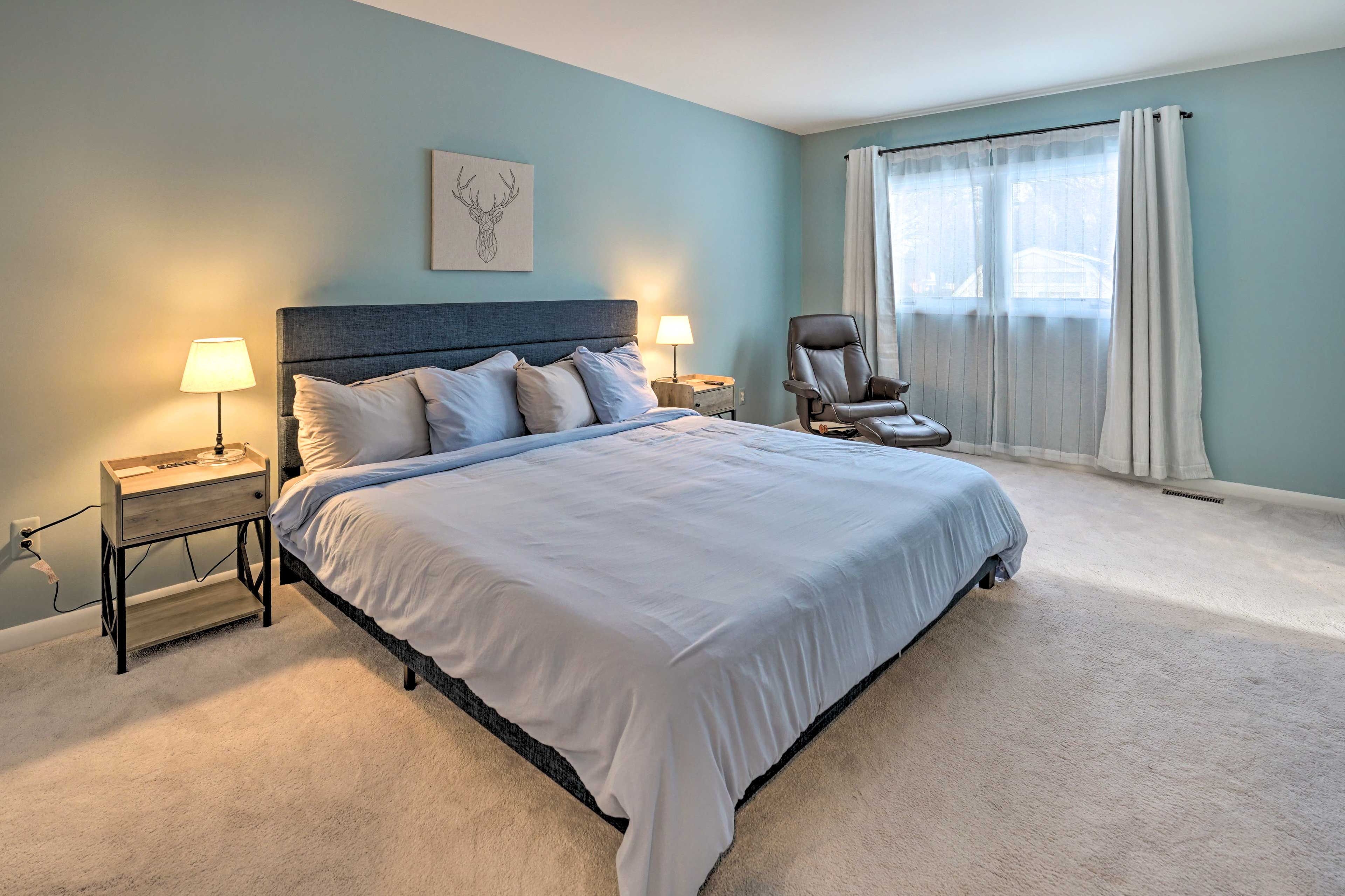 Bedroom 1 | King Bed | En-Suite Bathroom