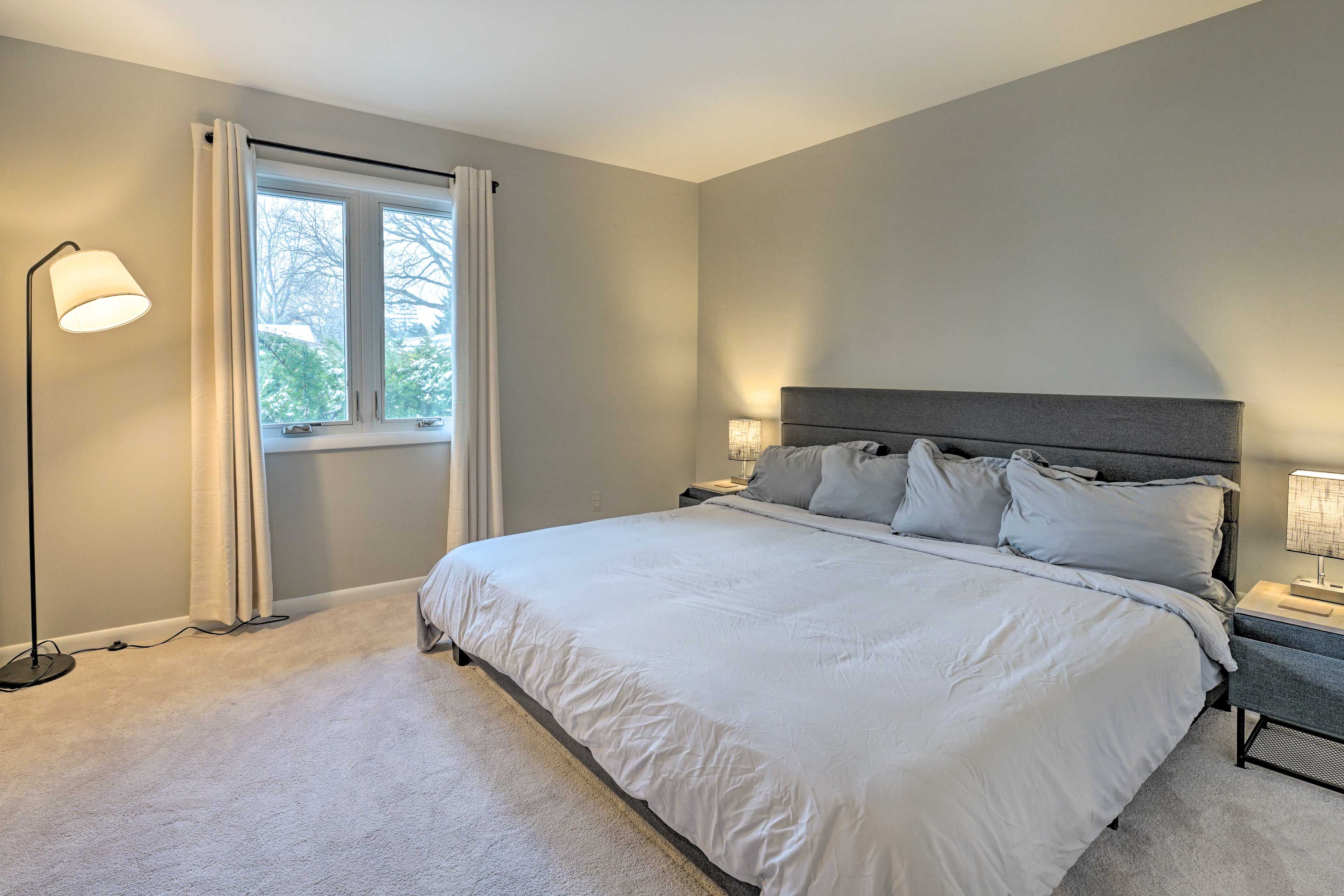 Bedroom 2 | King Bed | Linens Provided