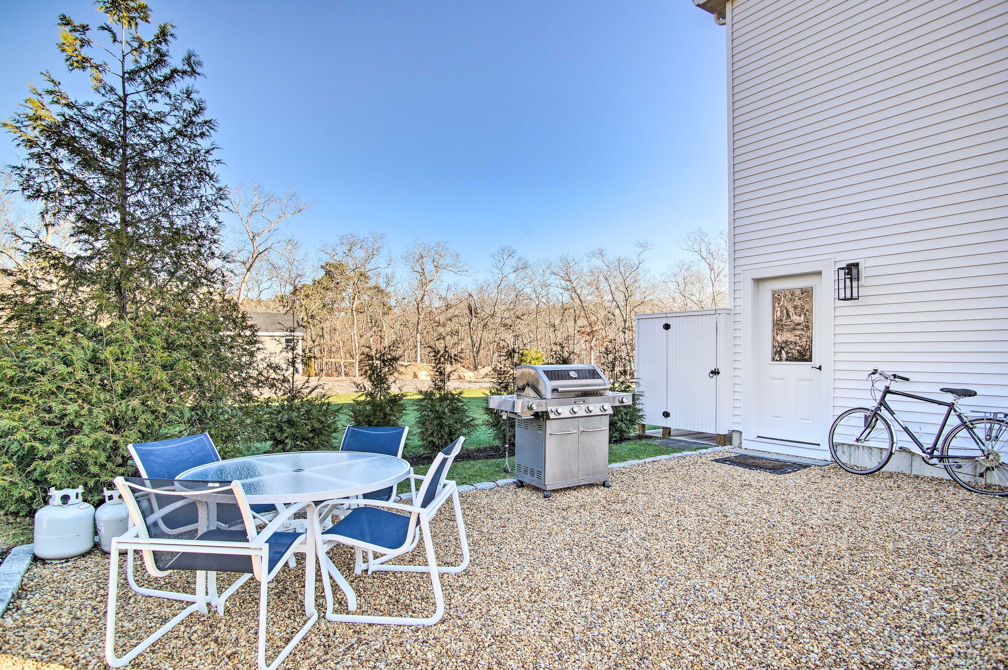 Gravel Outdoor Area | Driveway Parking (2 Vehicles)