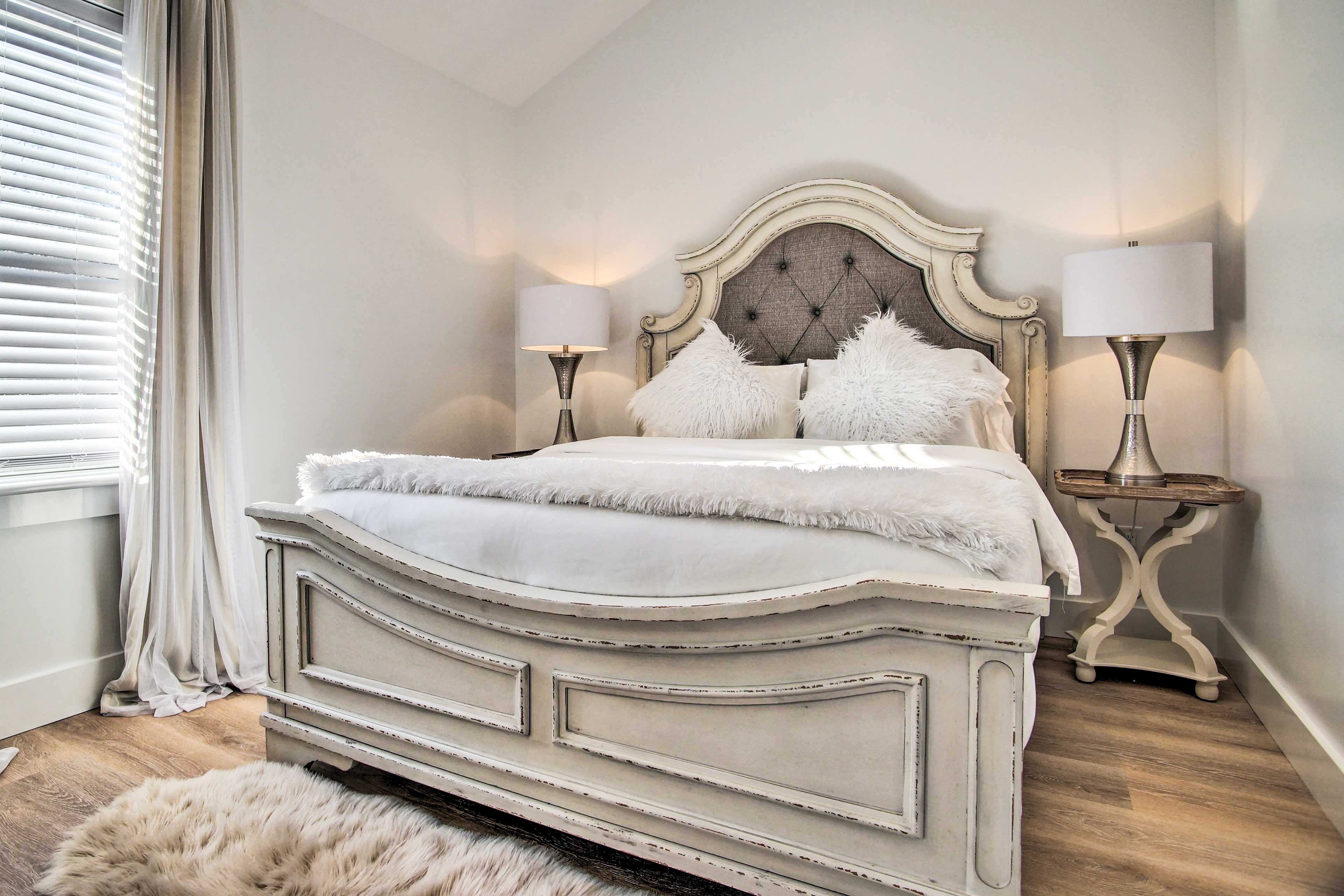 Bedroom 1 | Queen Bed