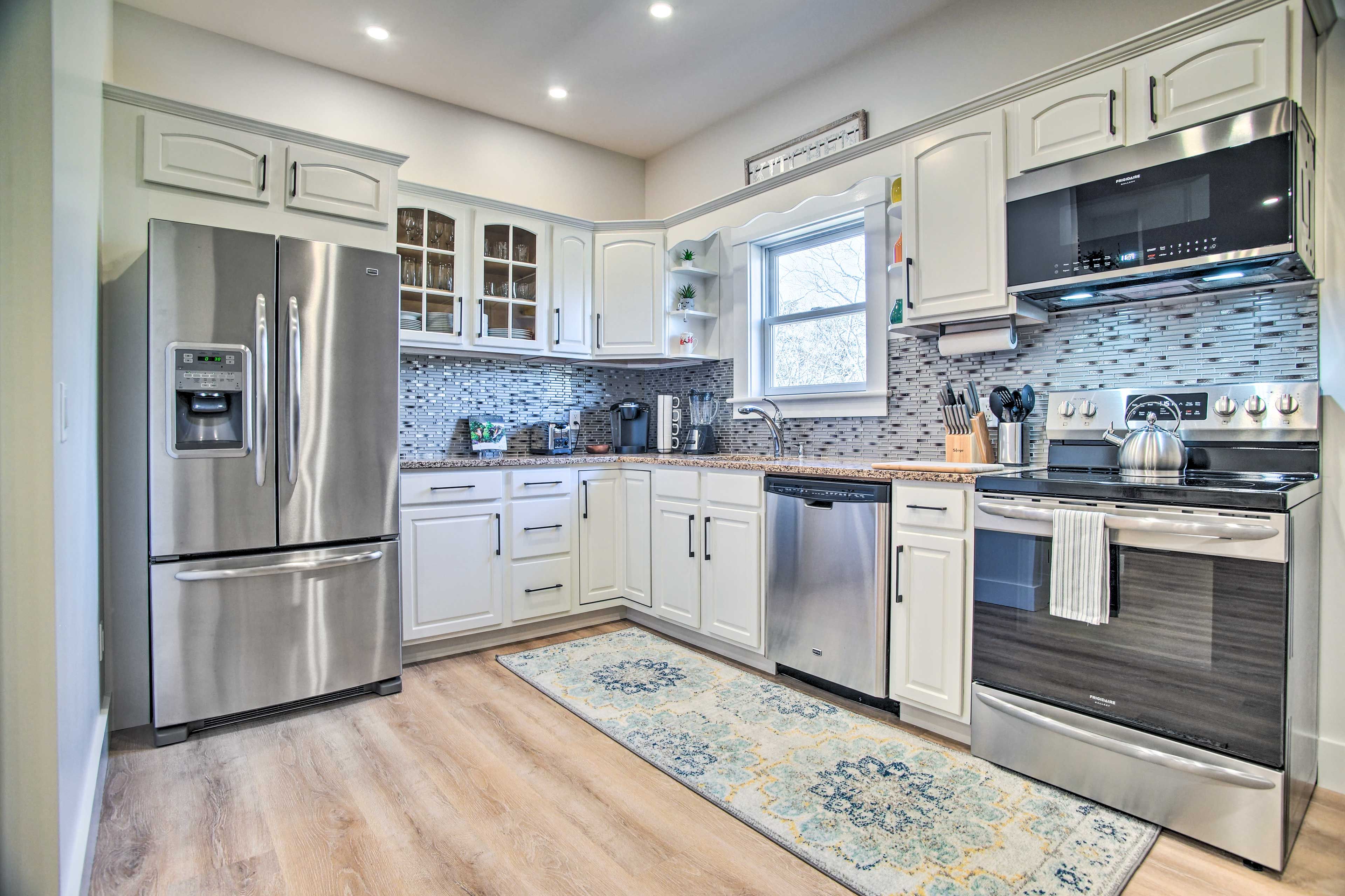 Kitchen | Homeowner On-Site | Free WiFi | Towels/Linens