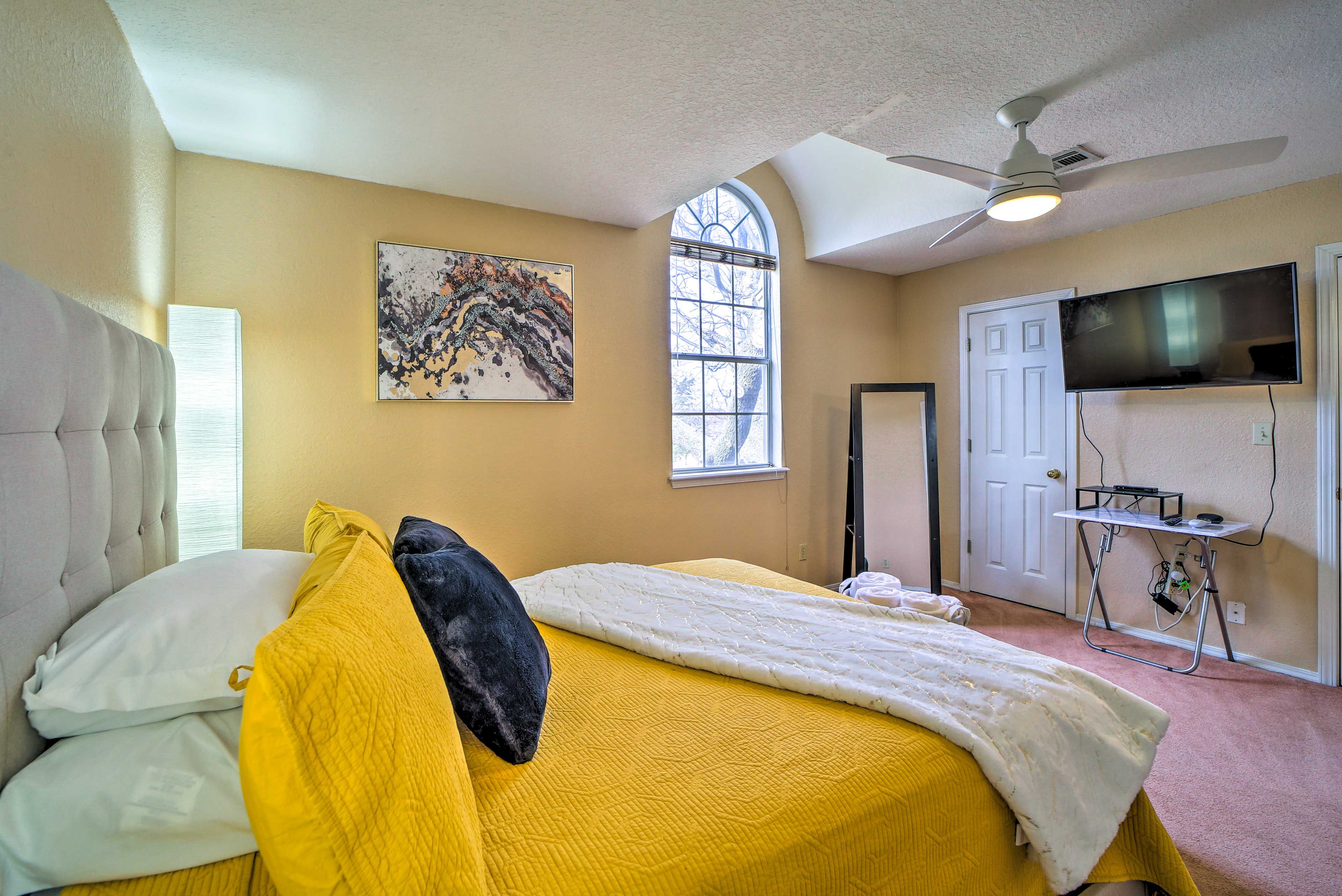 Bedroom 3 | Queen Bed | Smart TV