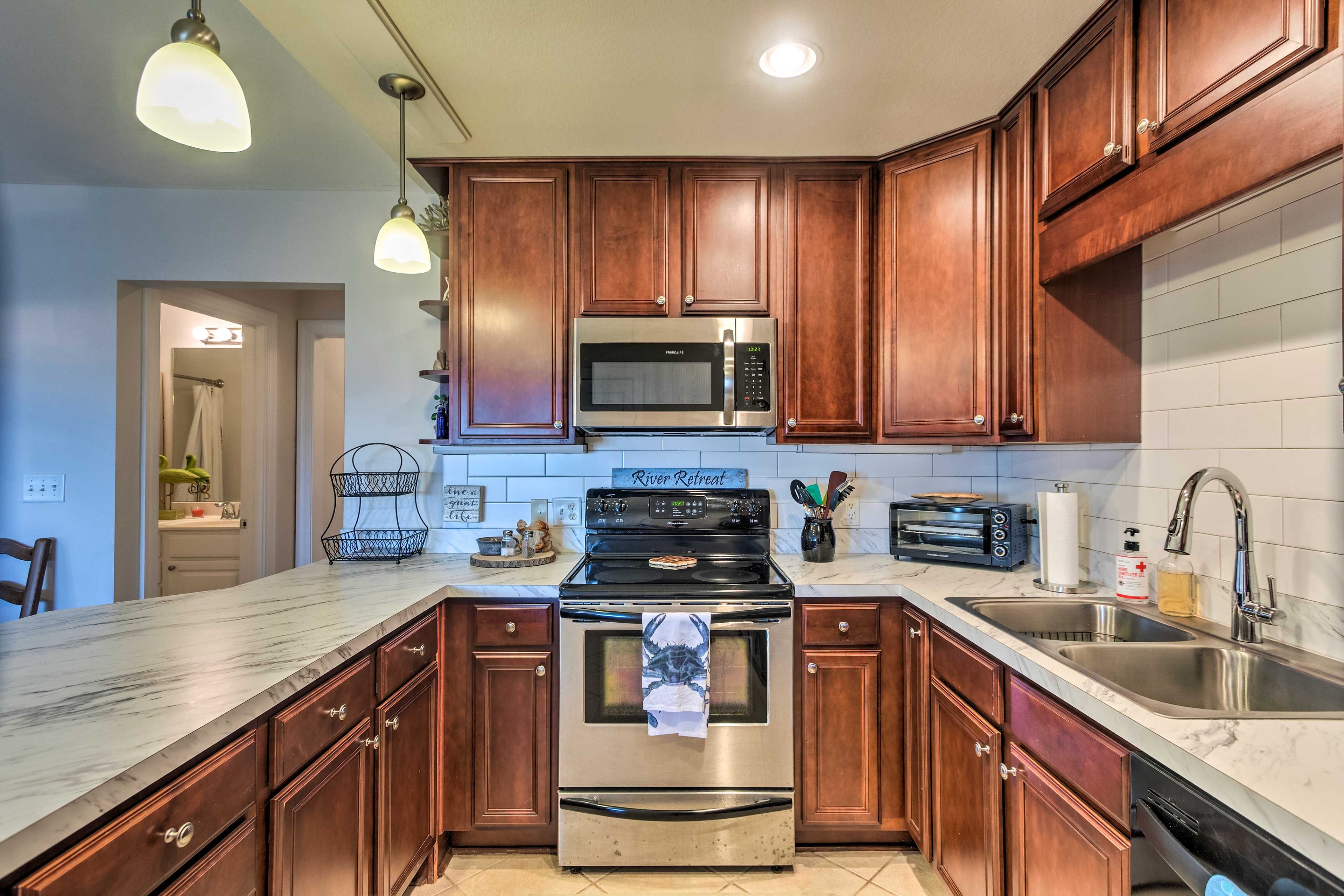 Kitchen | Blender | Crockpot | Drip & Keurig Coffee Makers