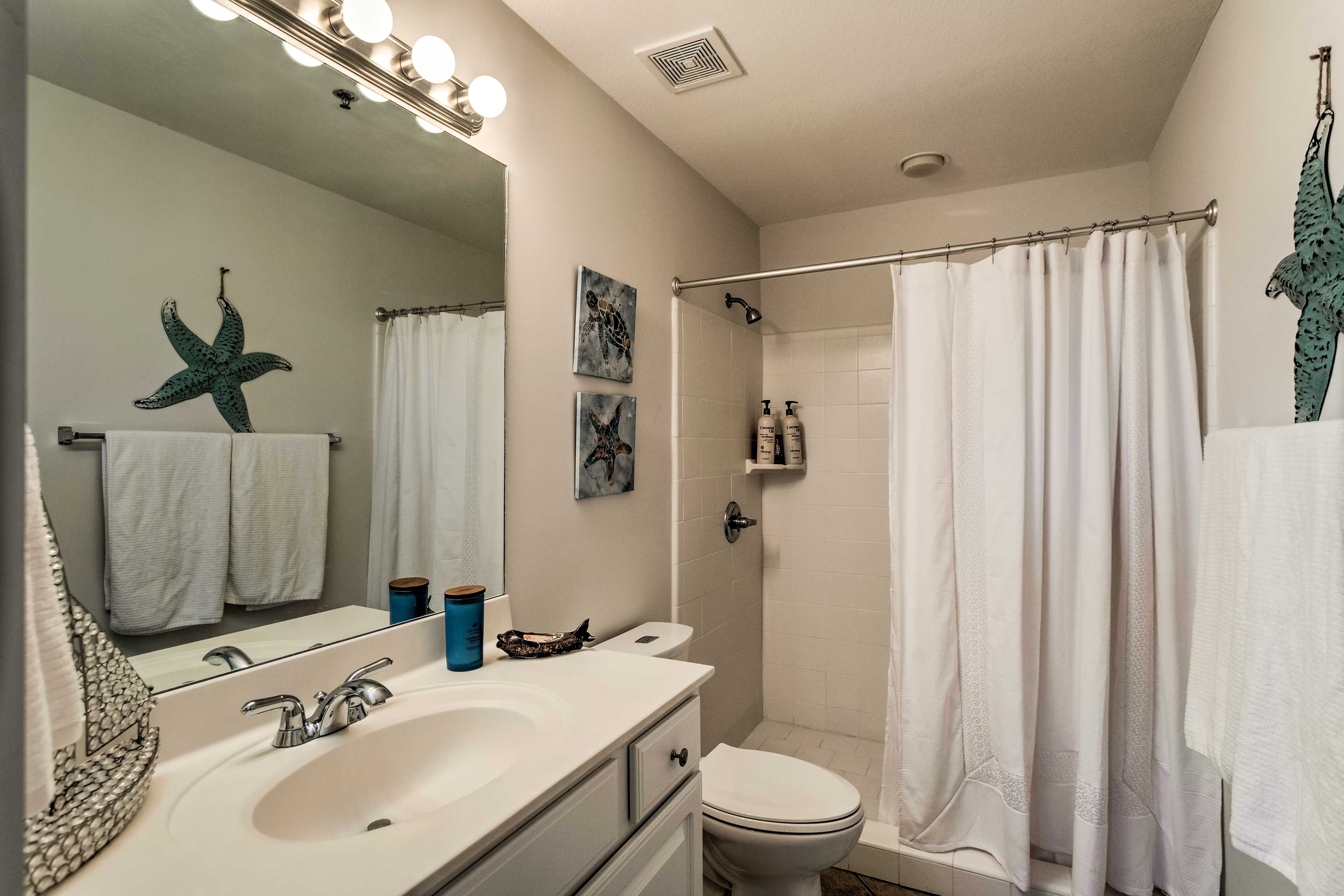 Full Bathroom | Towels Provided