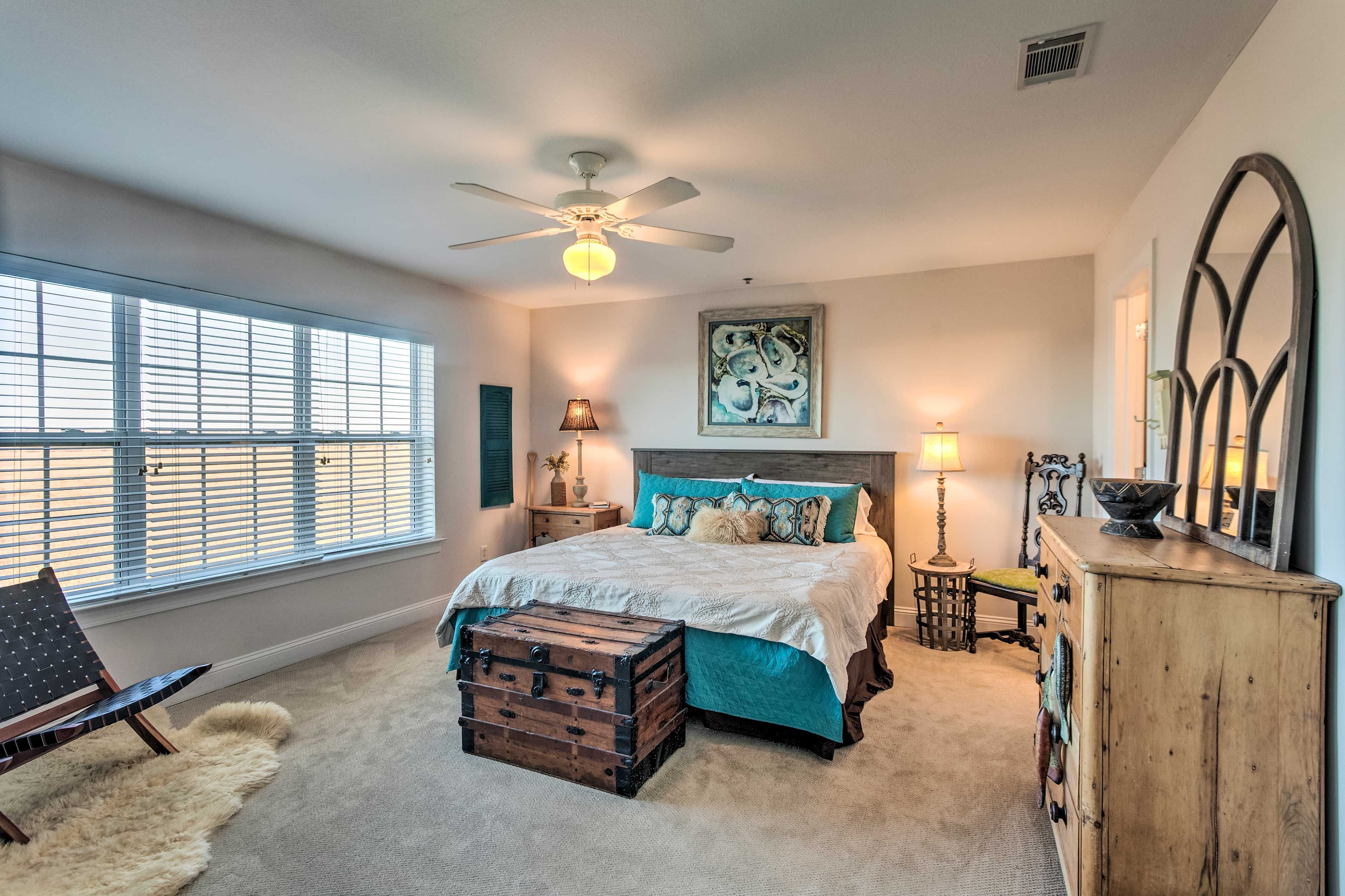 Bedroom 1 | King Bed | Linens & Towels | Smart TV | En-Suite Bathroom
