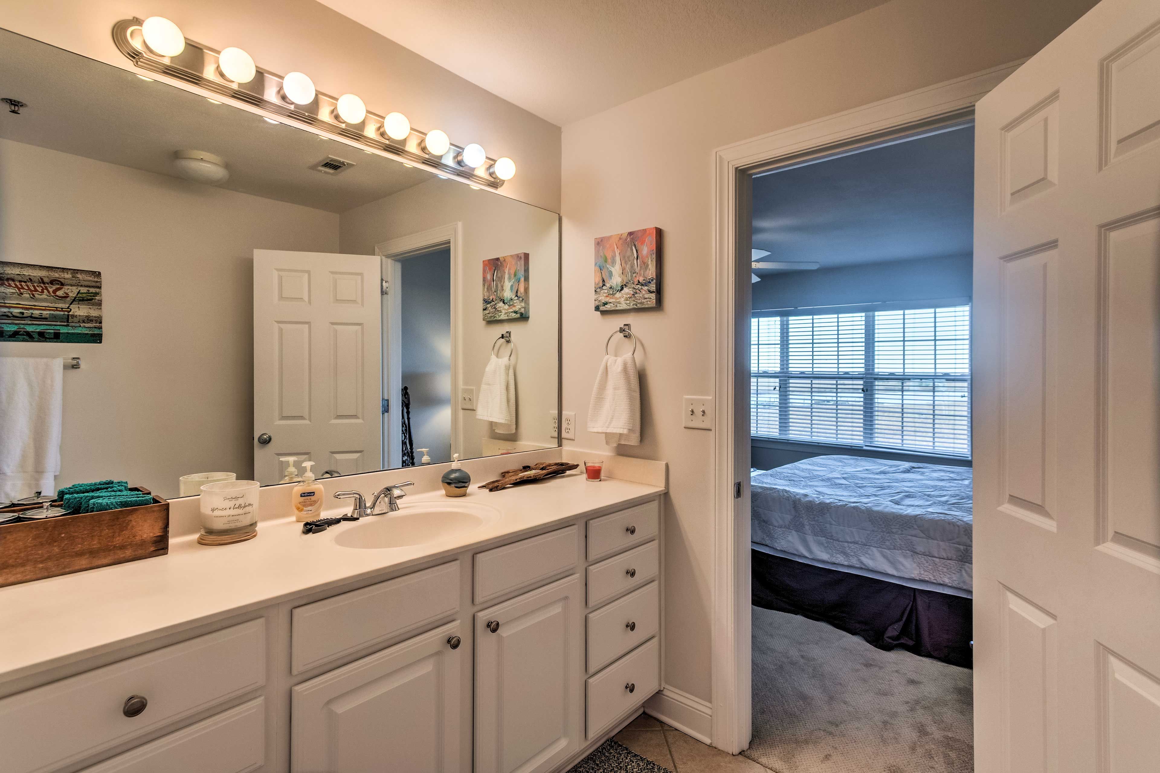 Full Bathroom | Complimentary Toiletries
