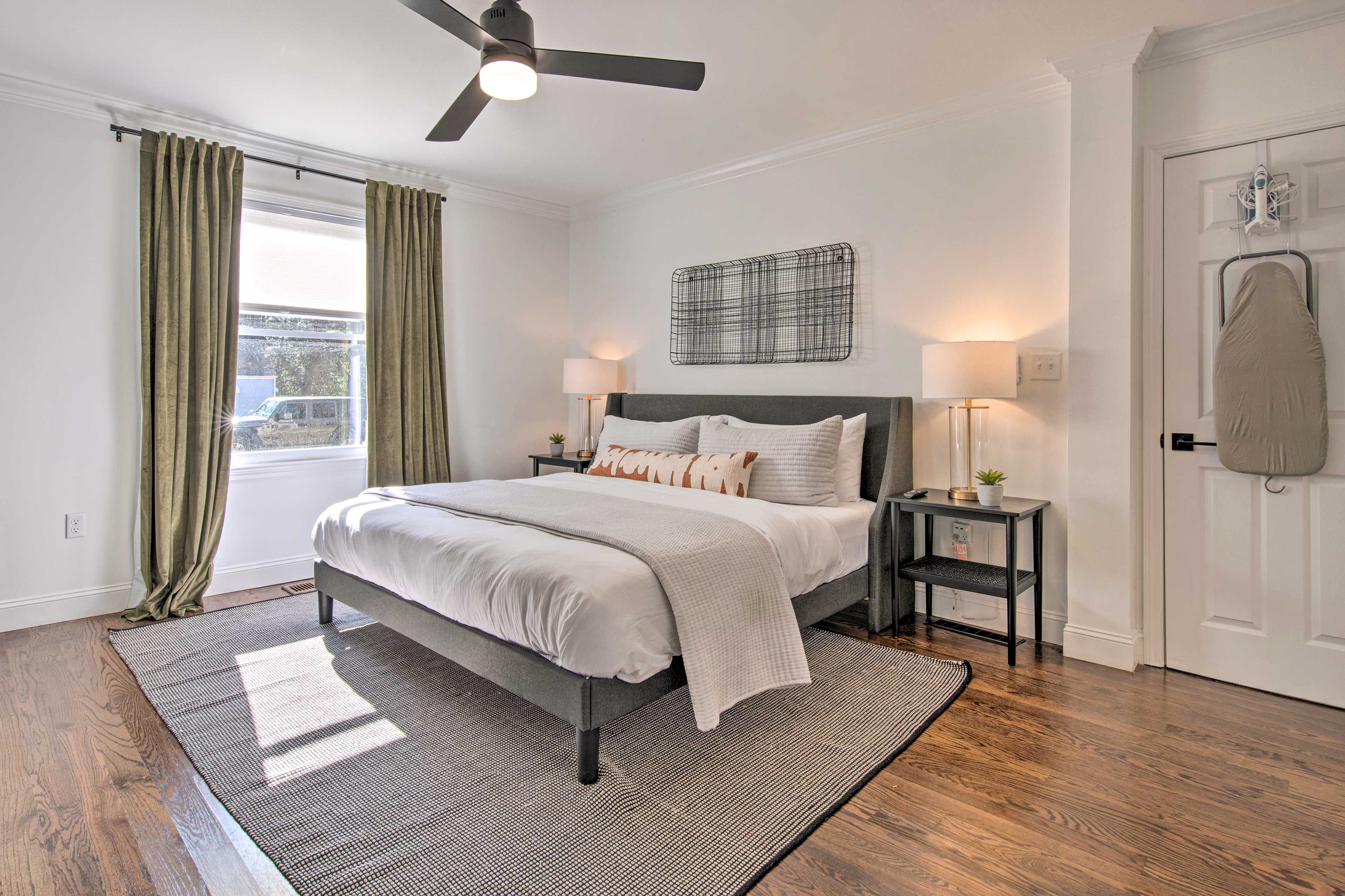 Bedroom 1 | King Bed | 1st Floor | Linens Provided | En-Suite Bathroom