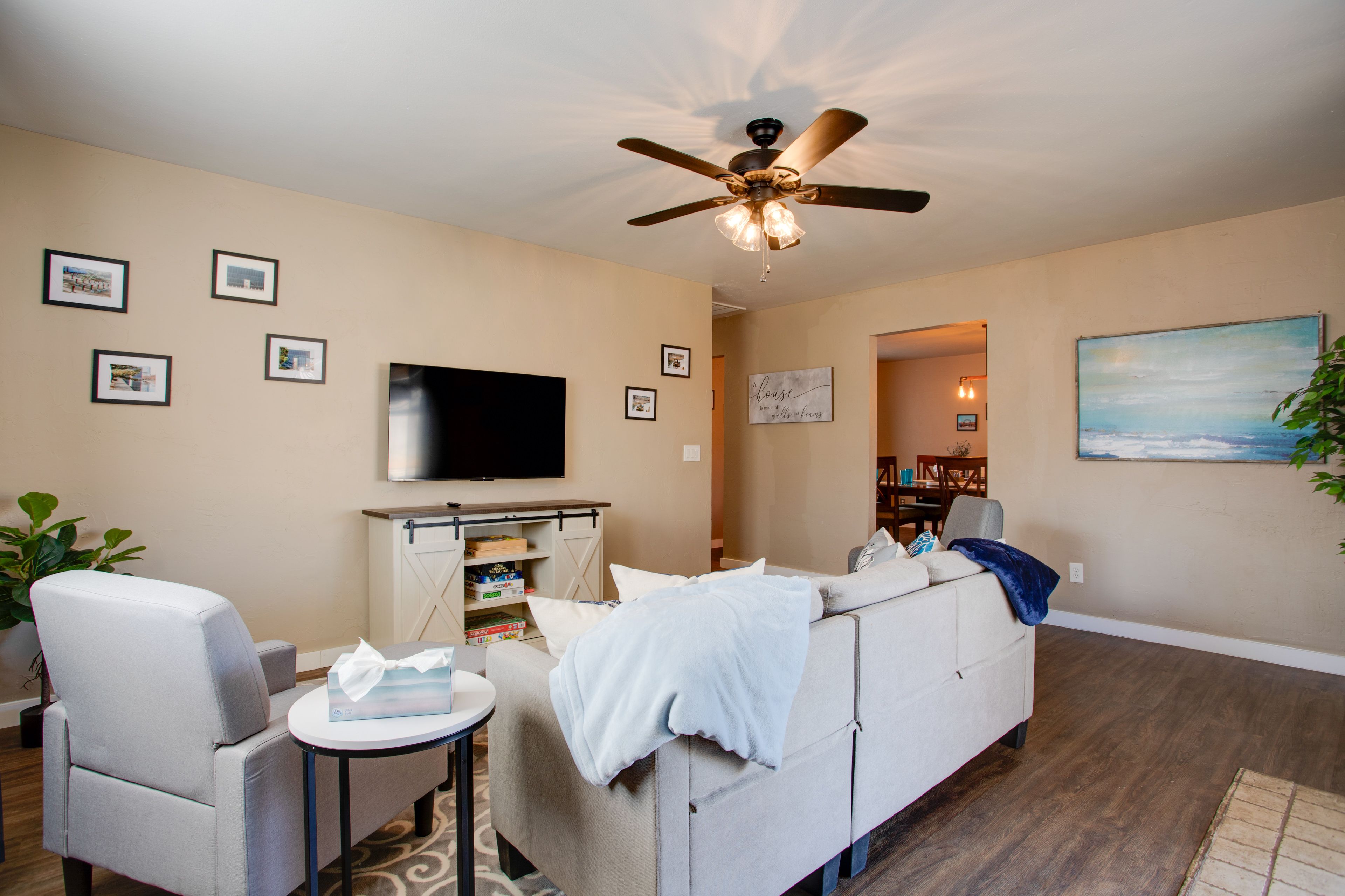 Living Room | Free WiFi | Central A/C | Smart TV