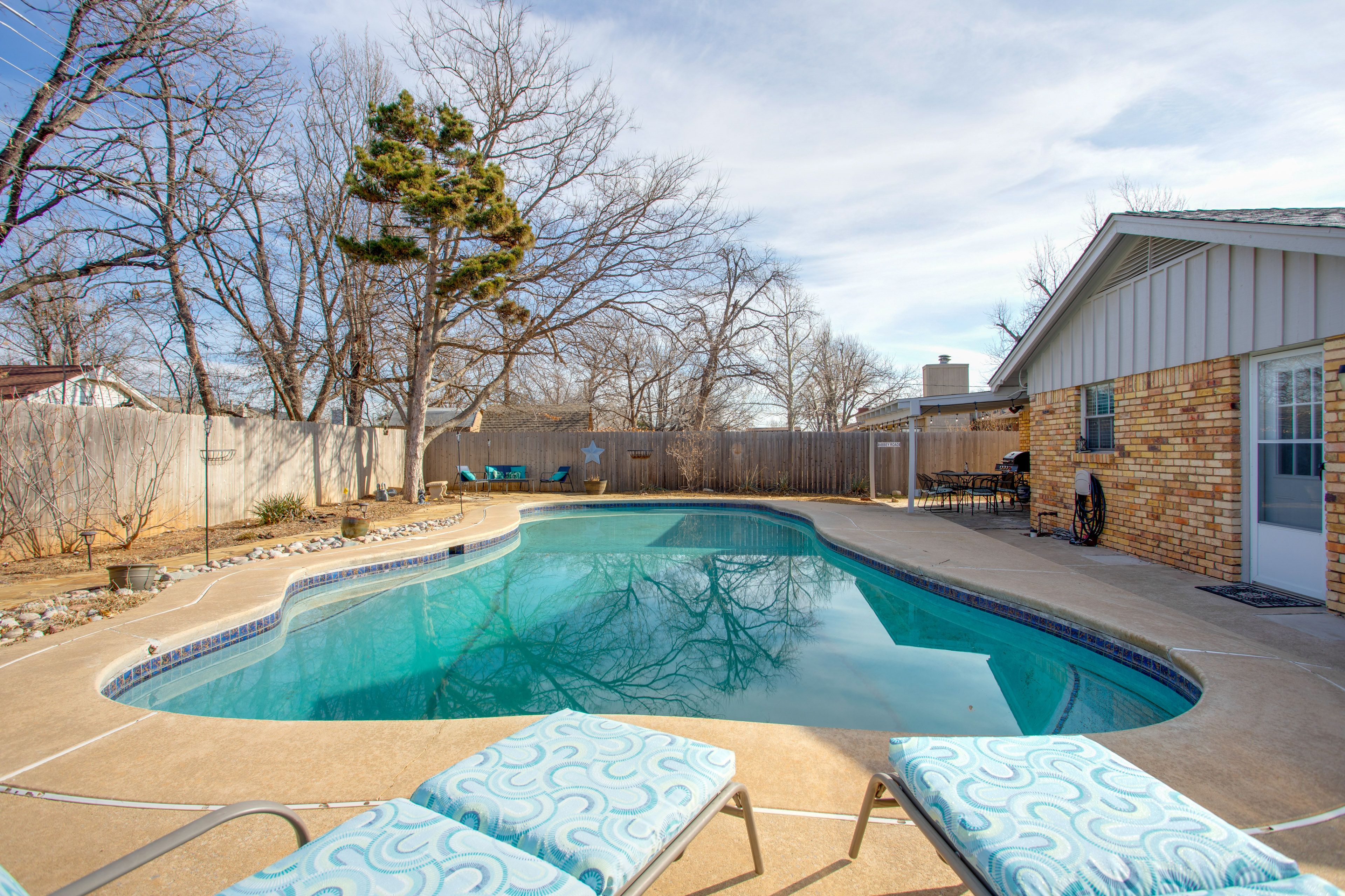 Private Yard | Outdoor Pool