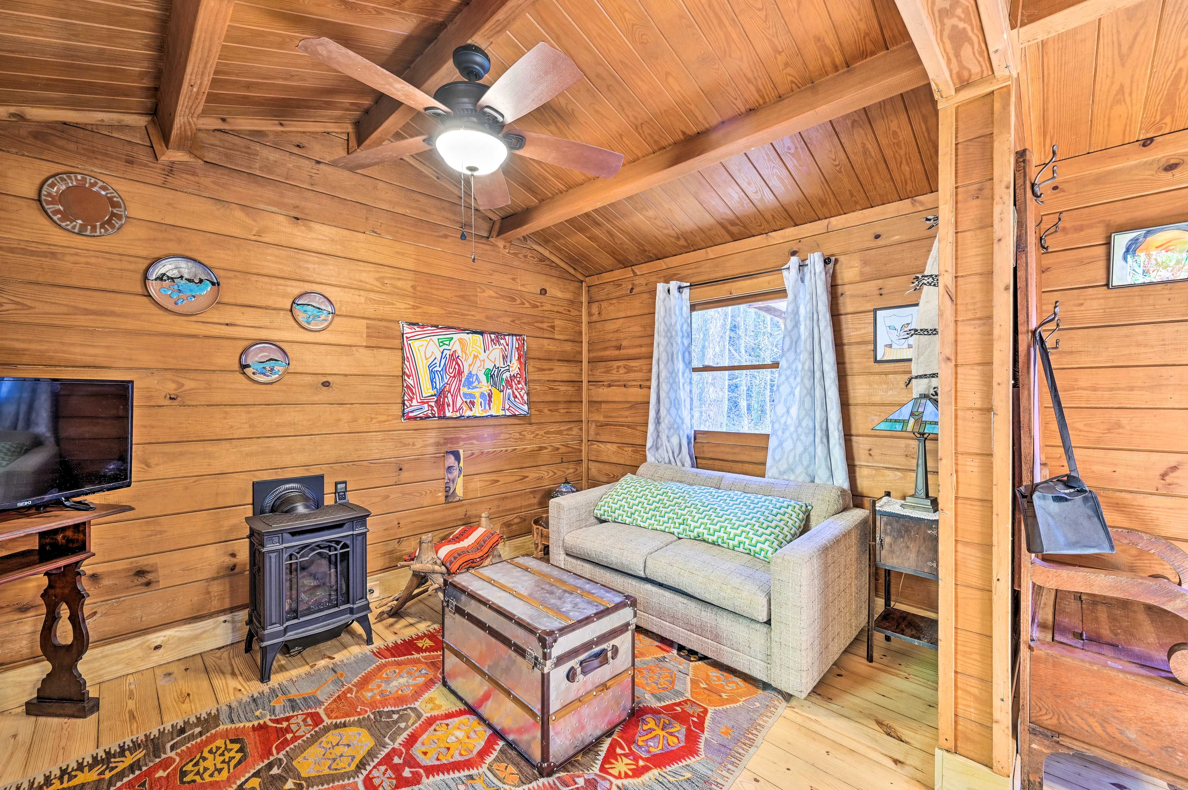 Rosman Vacation Rental | Studio | 1BA | 5 Stairs to Access | 380 Sq Ft