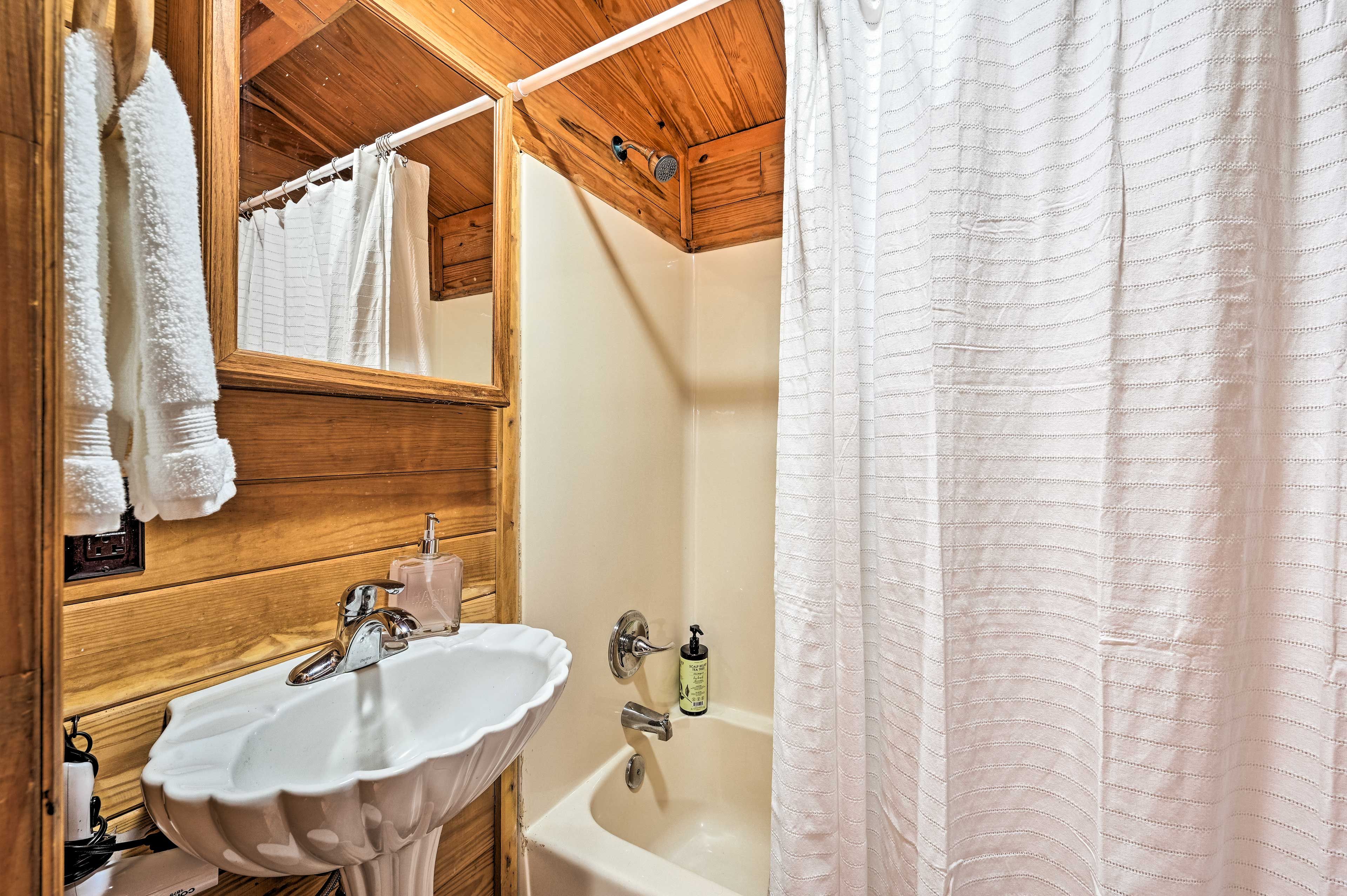 Full Bathroom | Complimentary Toiletries | Hair Dryer | Towels Provided