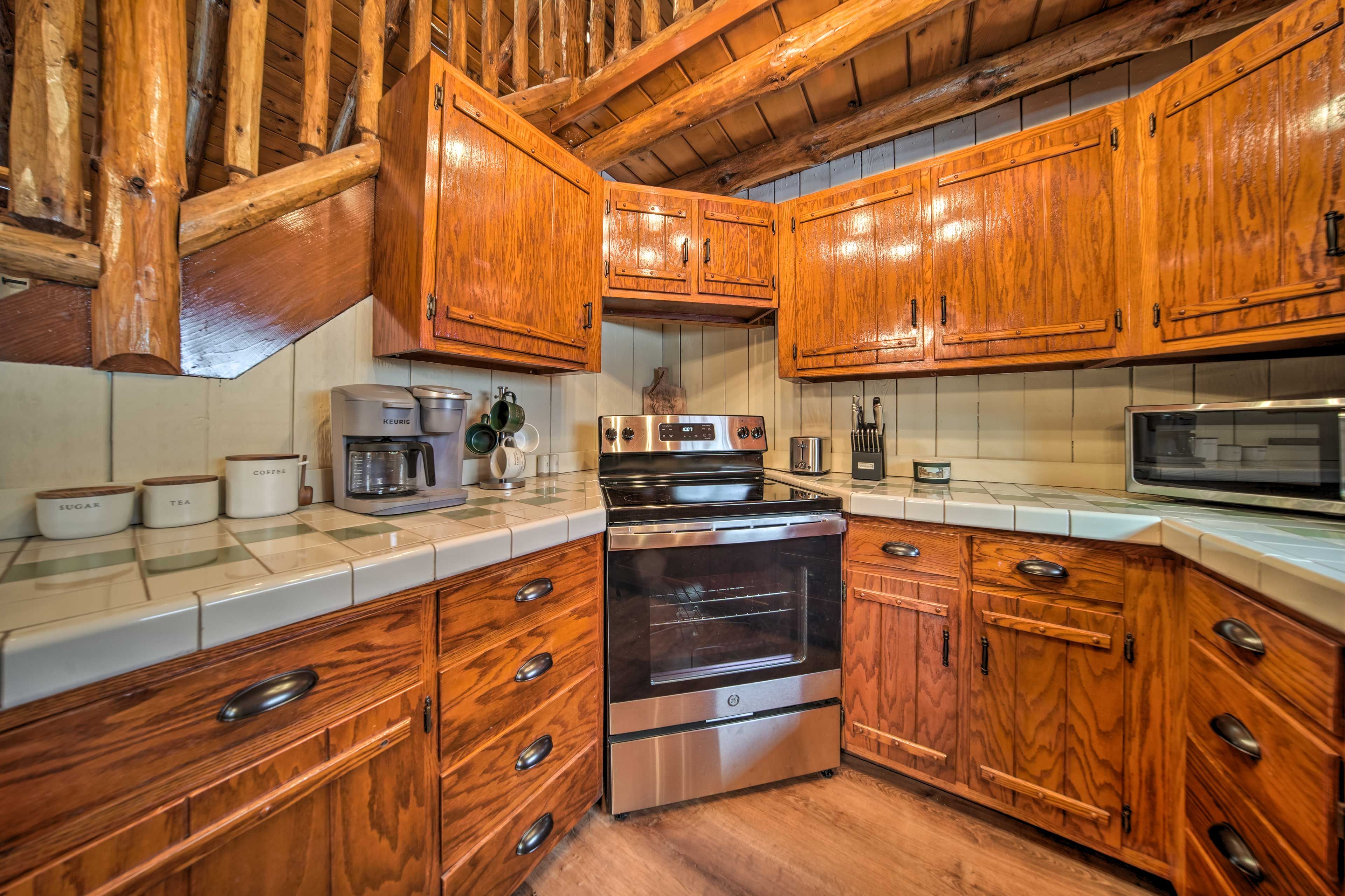 Kitchen | Equipped w/ Cooking Basics | 1st Floor