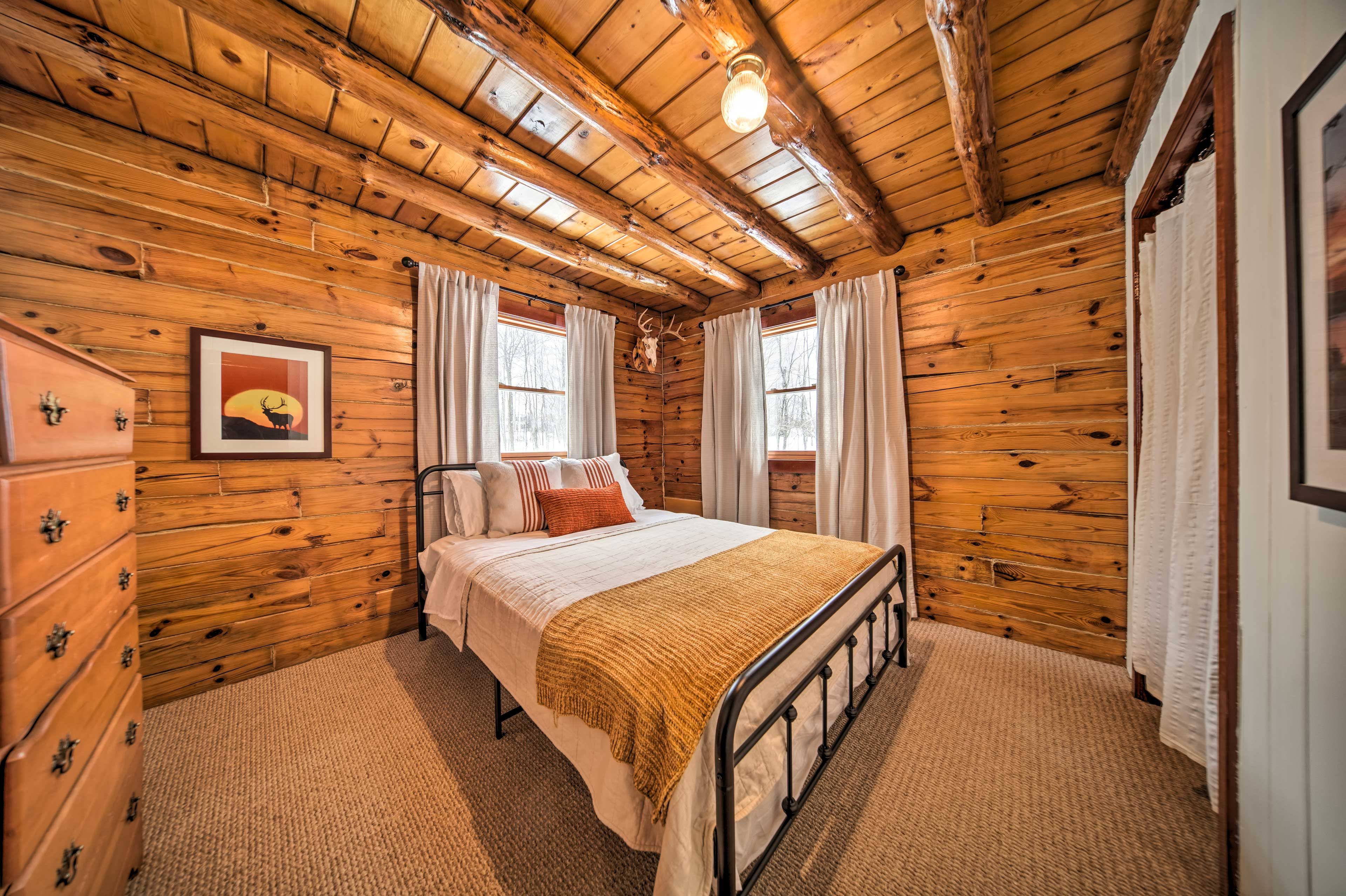 Bedroom 2 | Queen Bed | 1st Floor