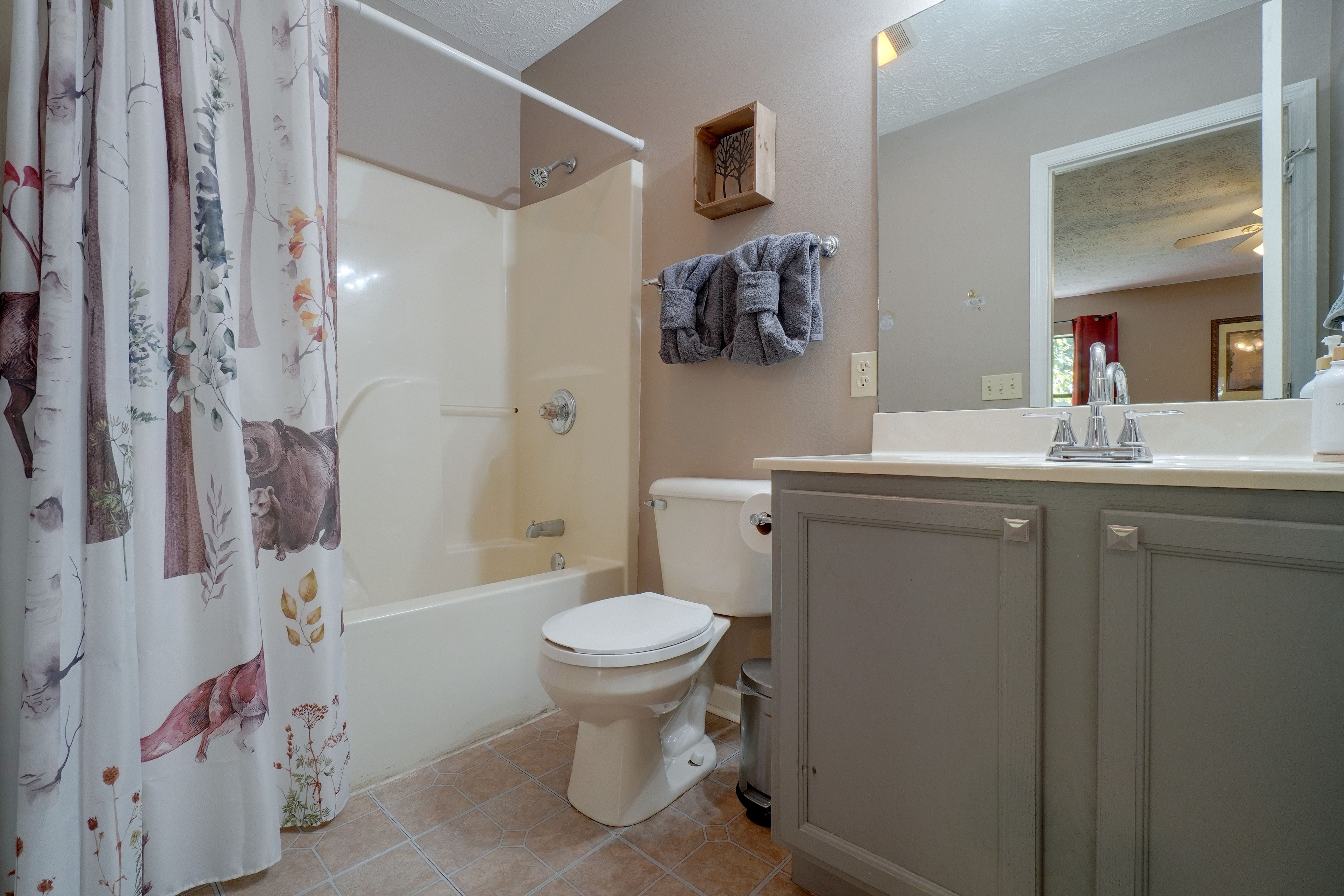 En-Suite Bathroom | 2nd Floor