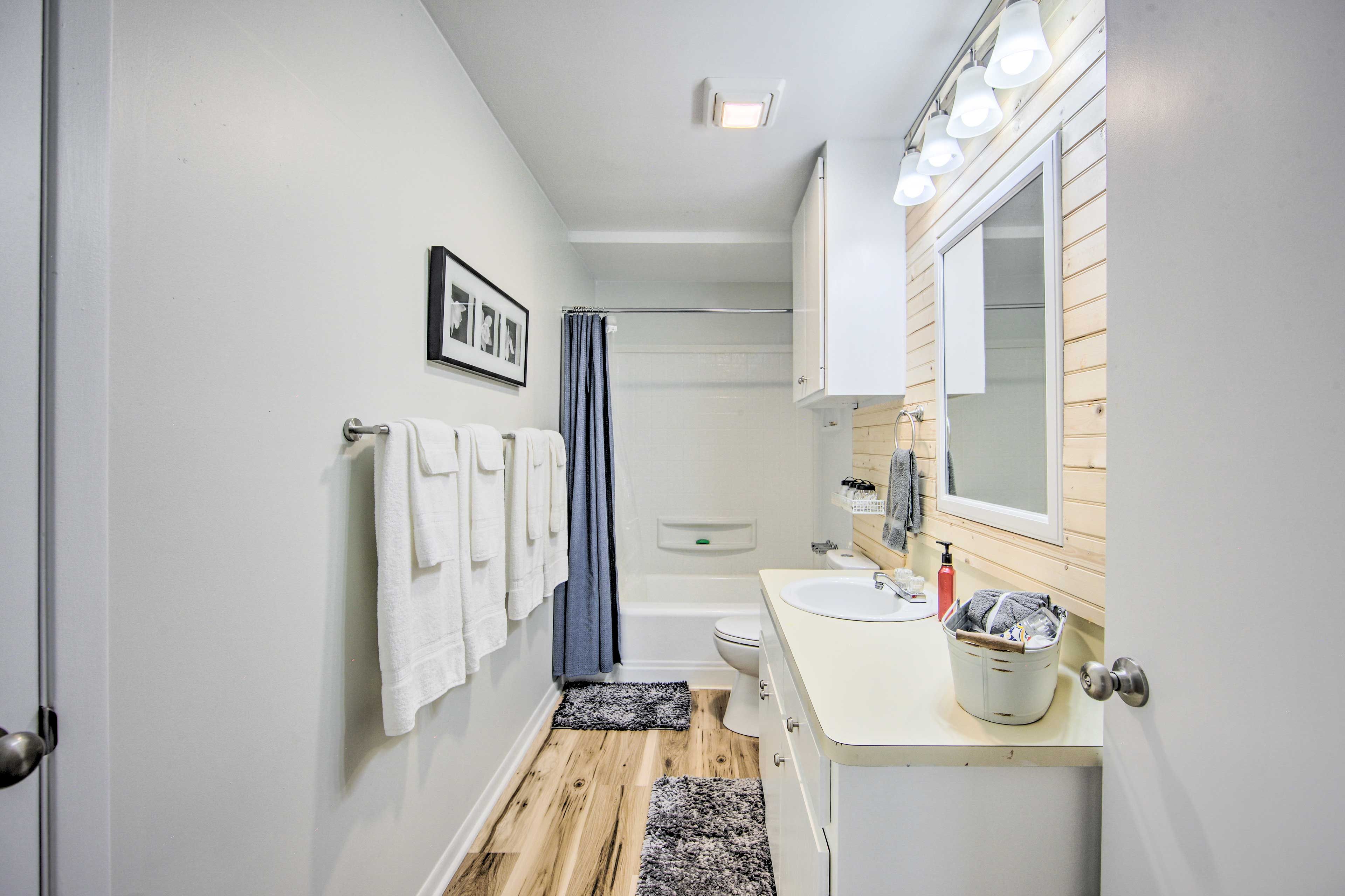 Full Bath | Complimentary Toiletries