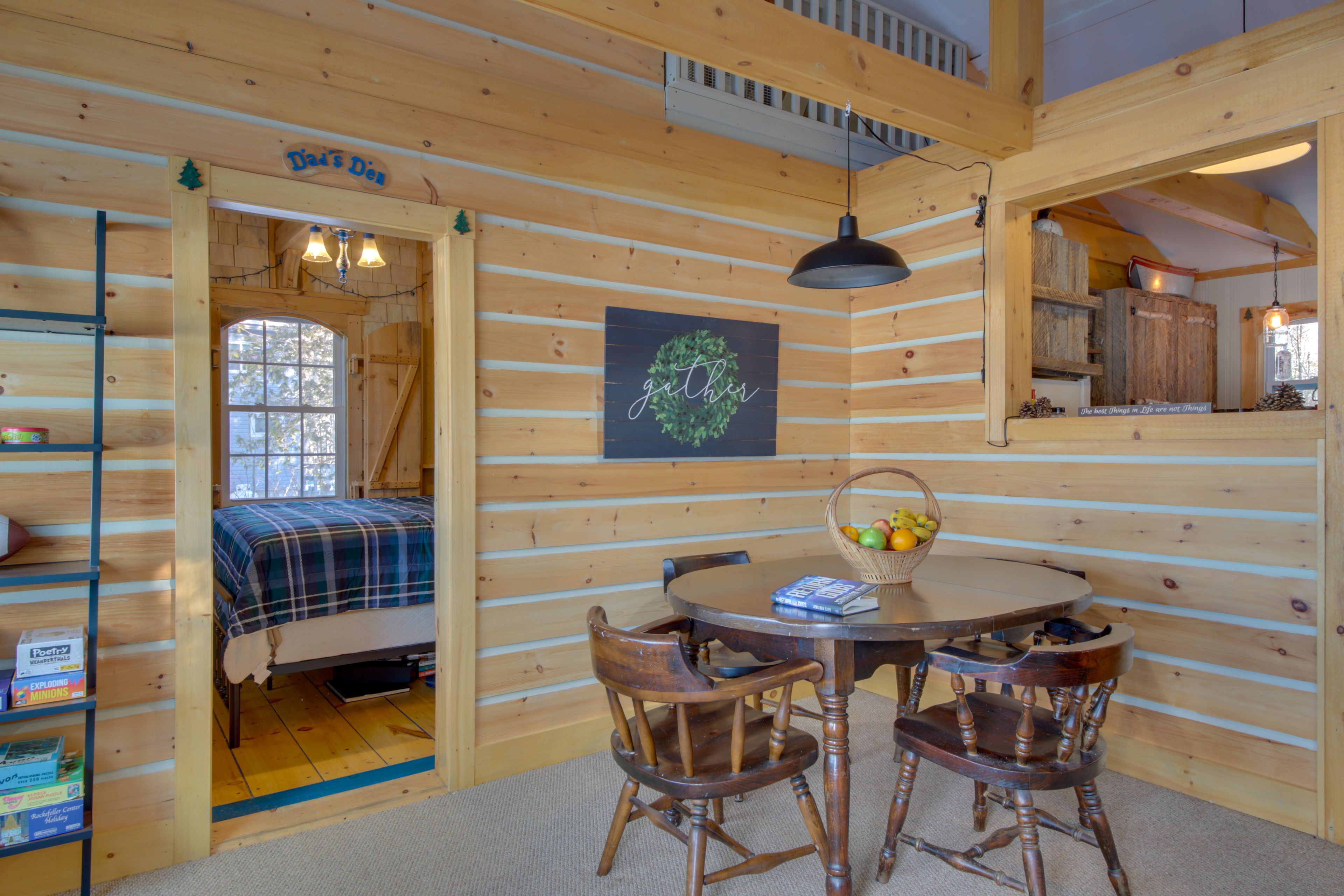 Dining Area | Dishware/Flatware Provided
