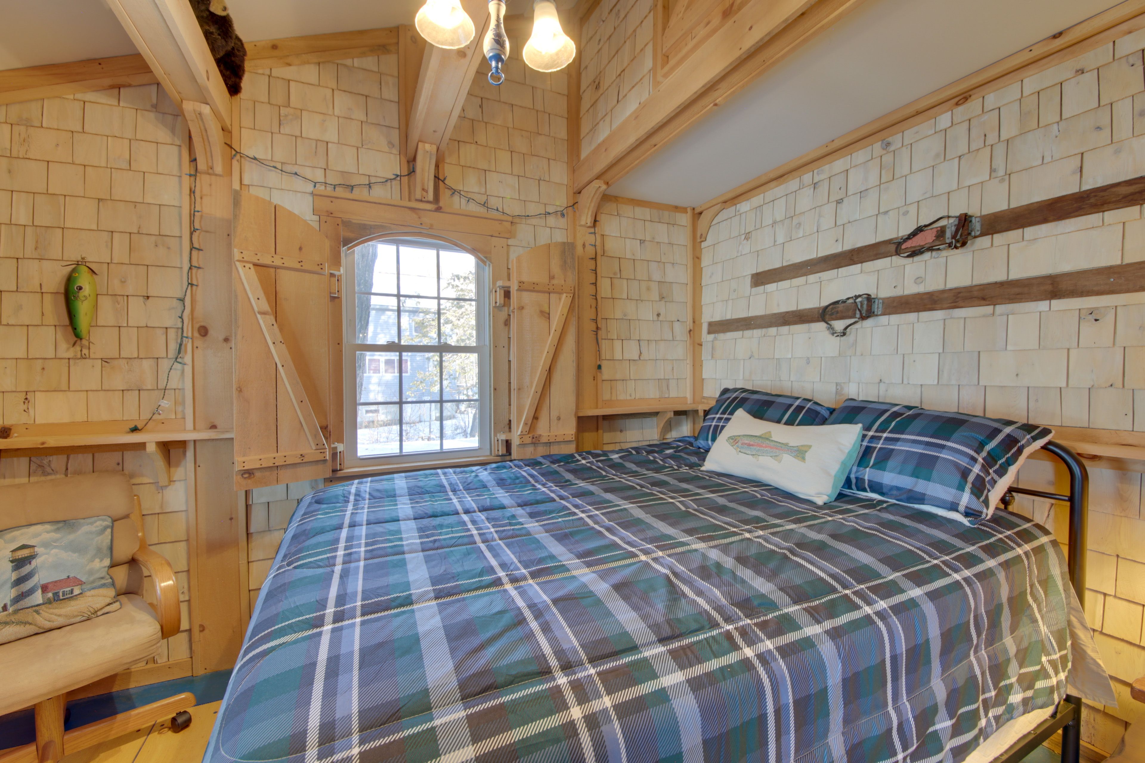 Bedroom 2 | Queen Bed