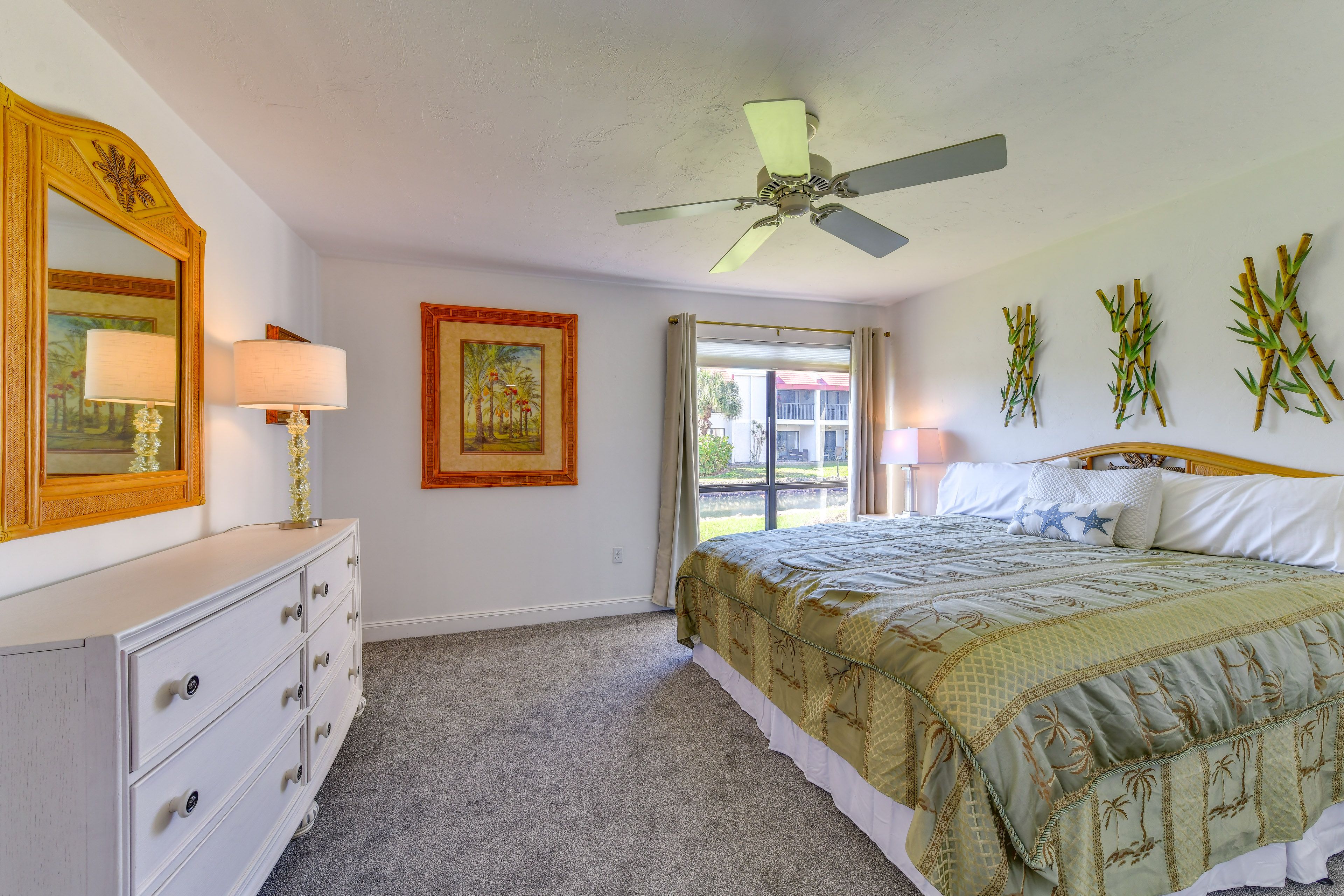 Bedroom 1 | King Bed