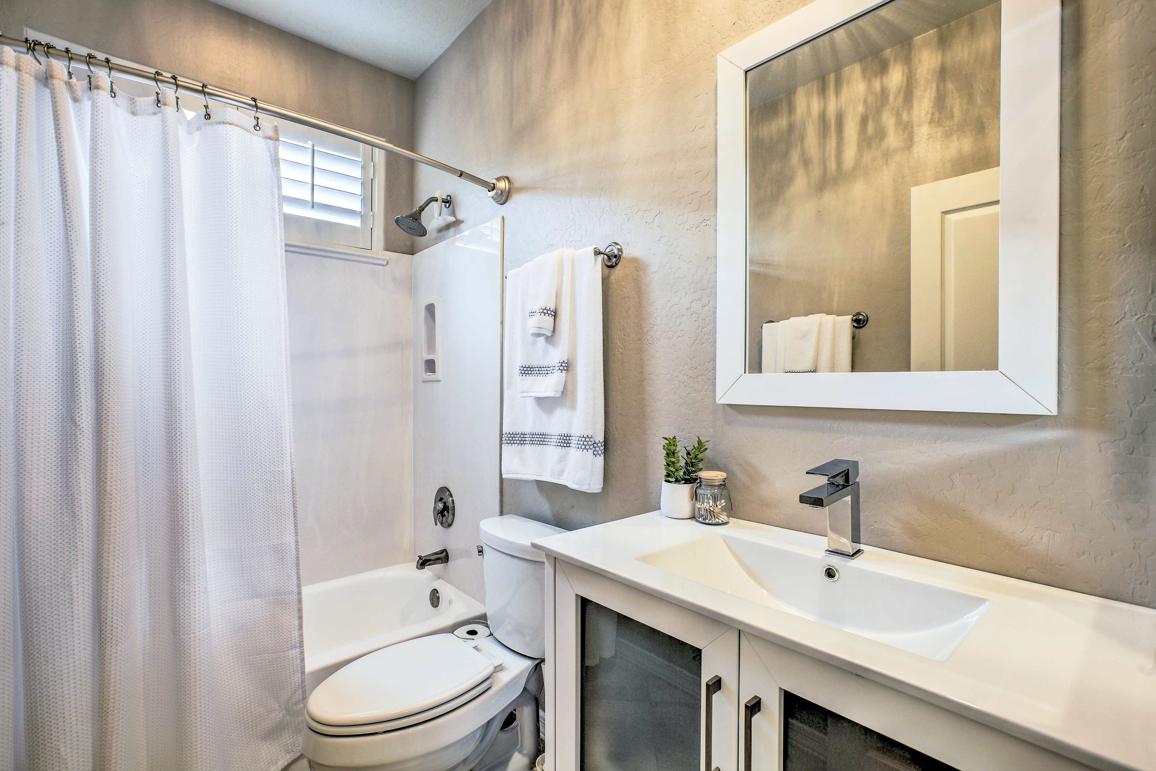 Full Bathroom | Shower/Tub Combo | Hair Dryer