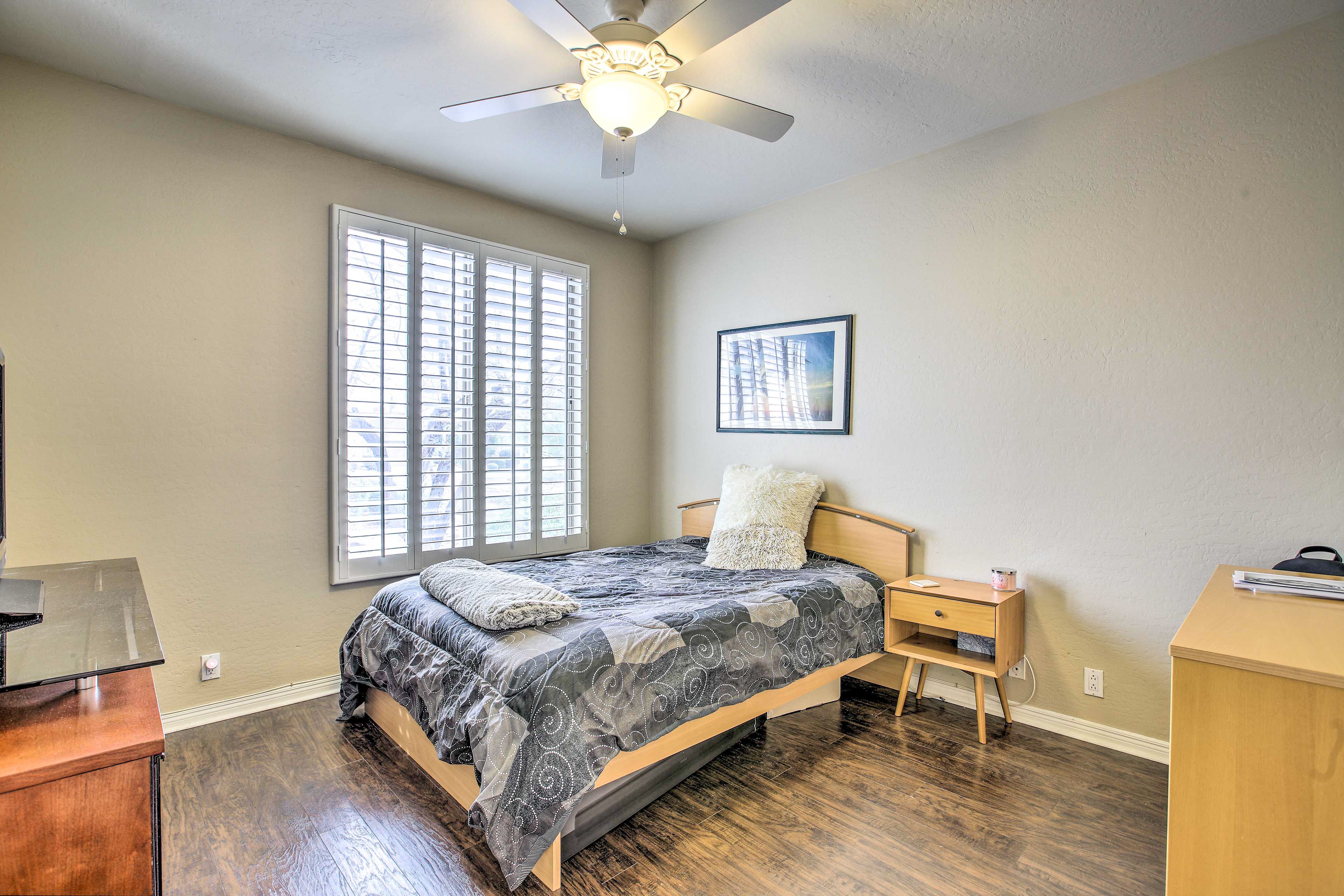 Bedroom 2 | Queen Bed | Smart TV | Fireplace | Linens Provided