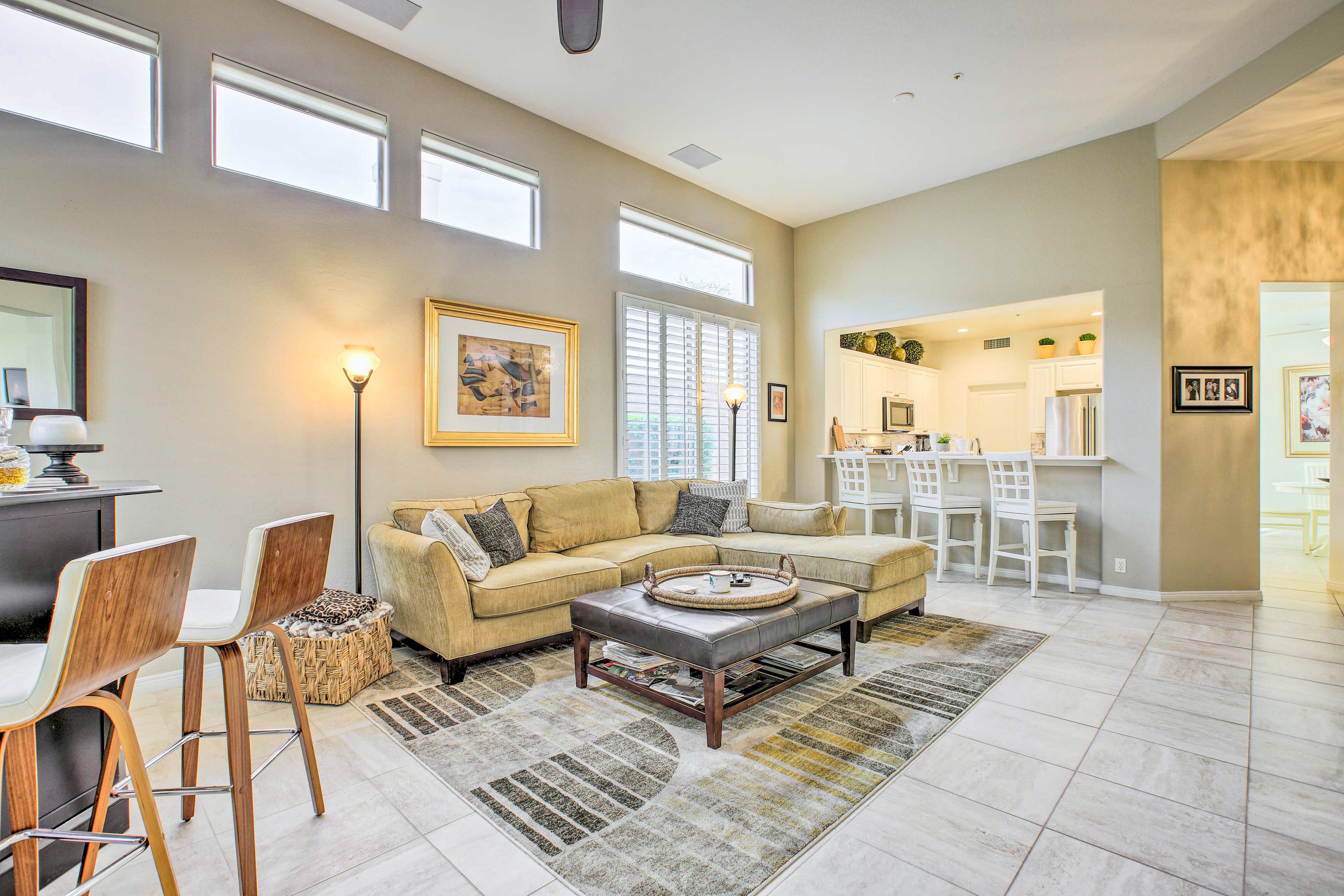 Living Room | Smart TV | Fireplace | Central Heating & Air Conditioning