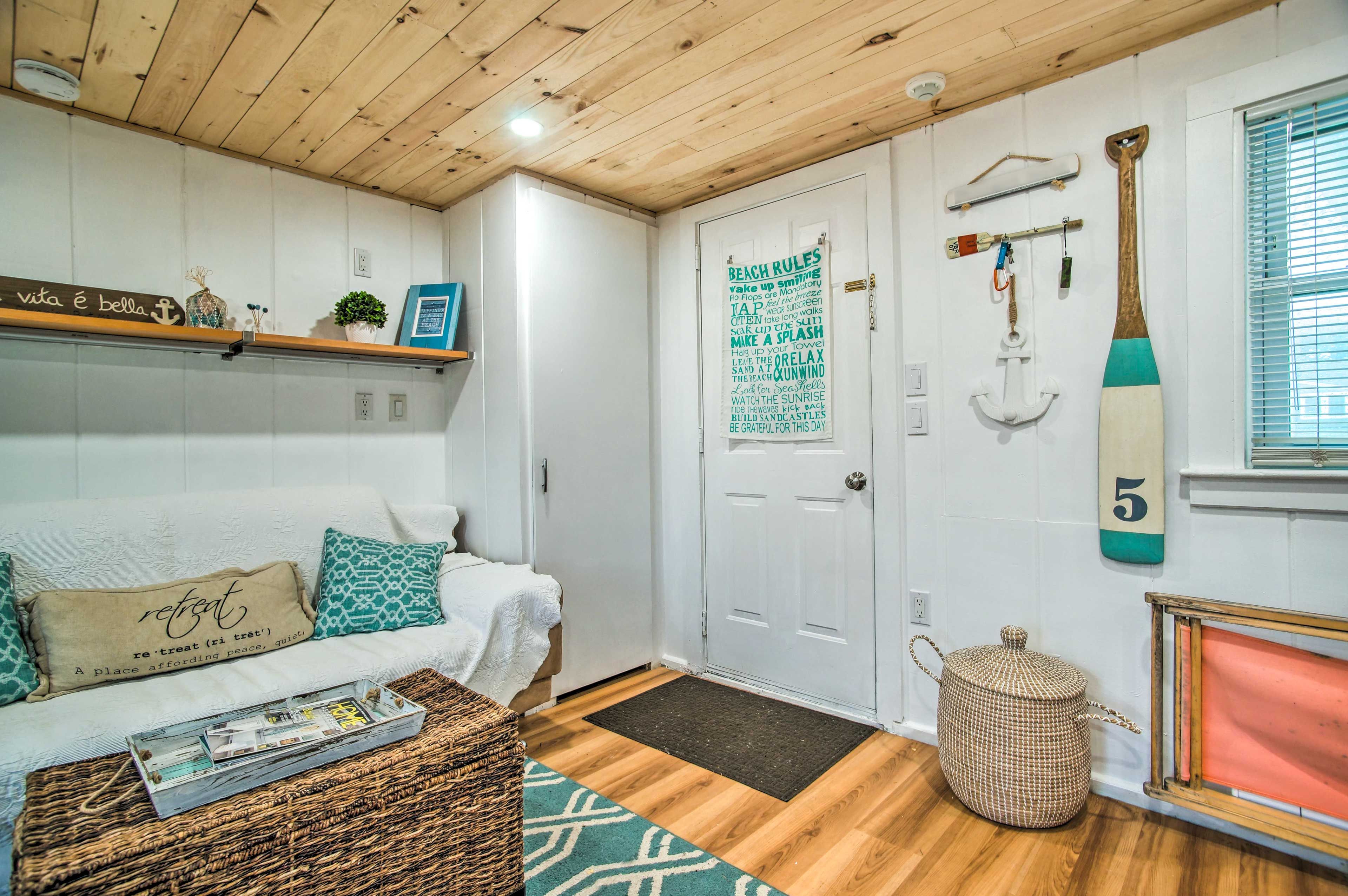 Studio | Electric Heating | Window A/C Unit | Free WiFi