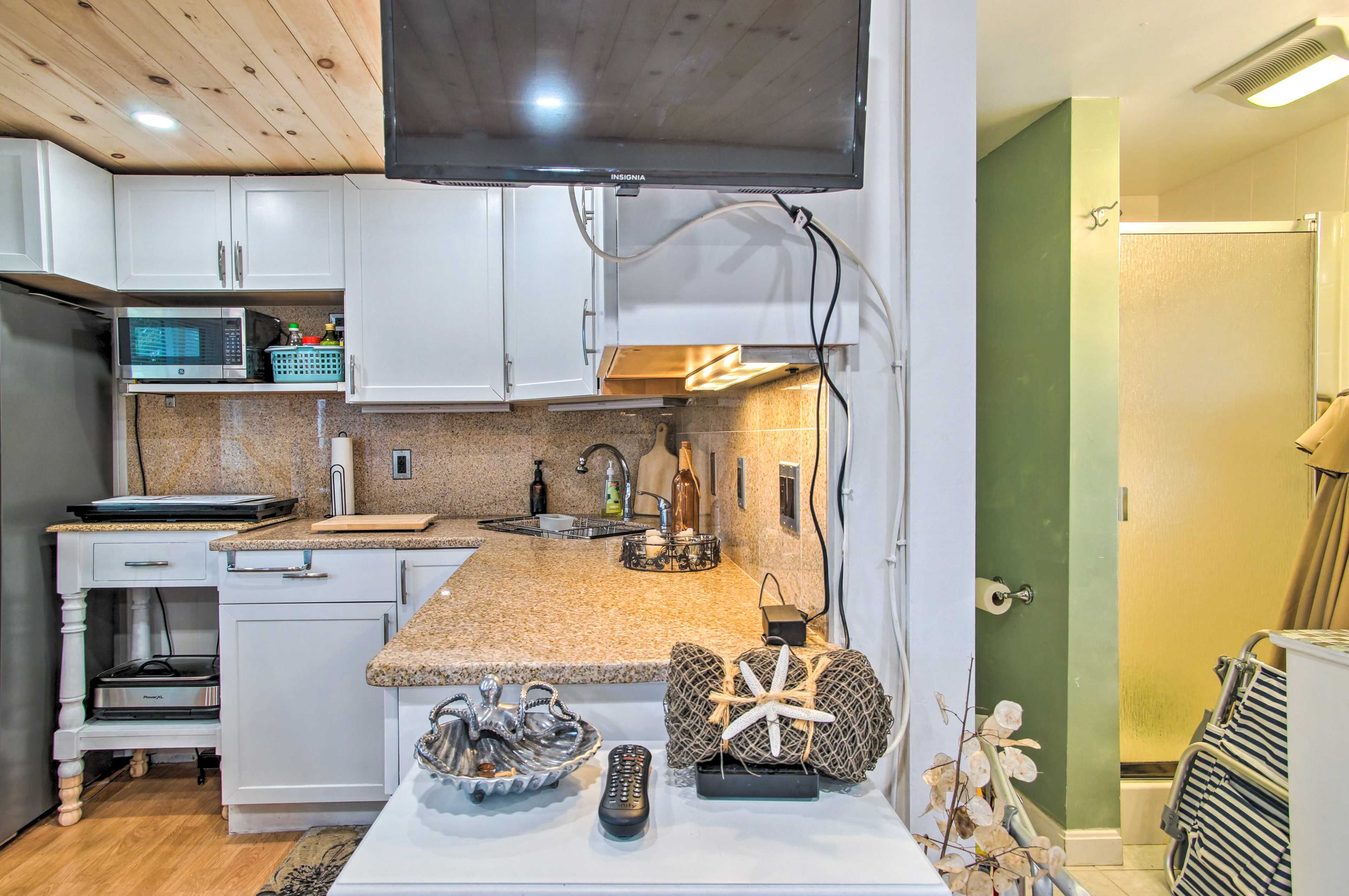 Kitchenette | Hot Plate | Dishware & Flatware | Coffee Maker | Toaster