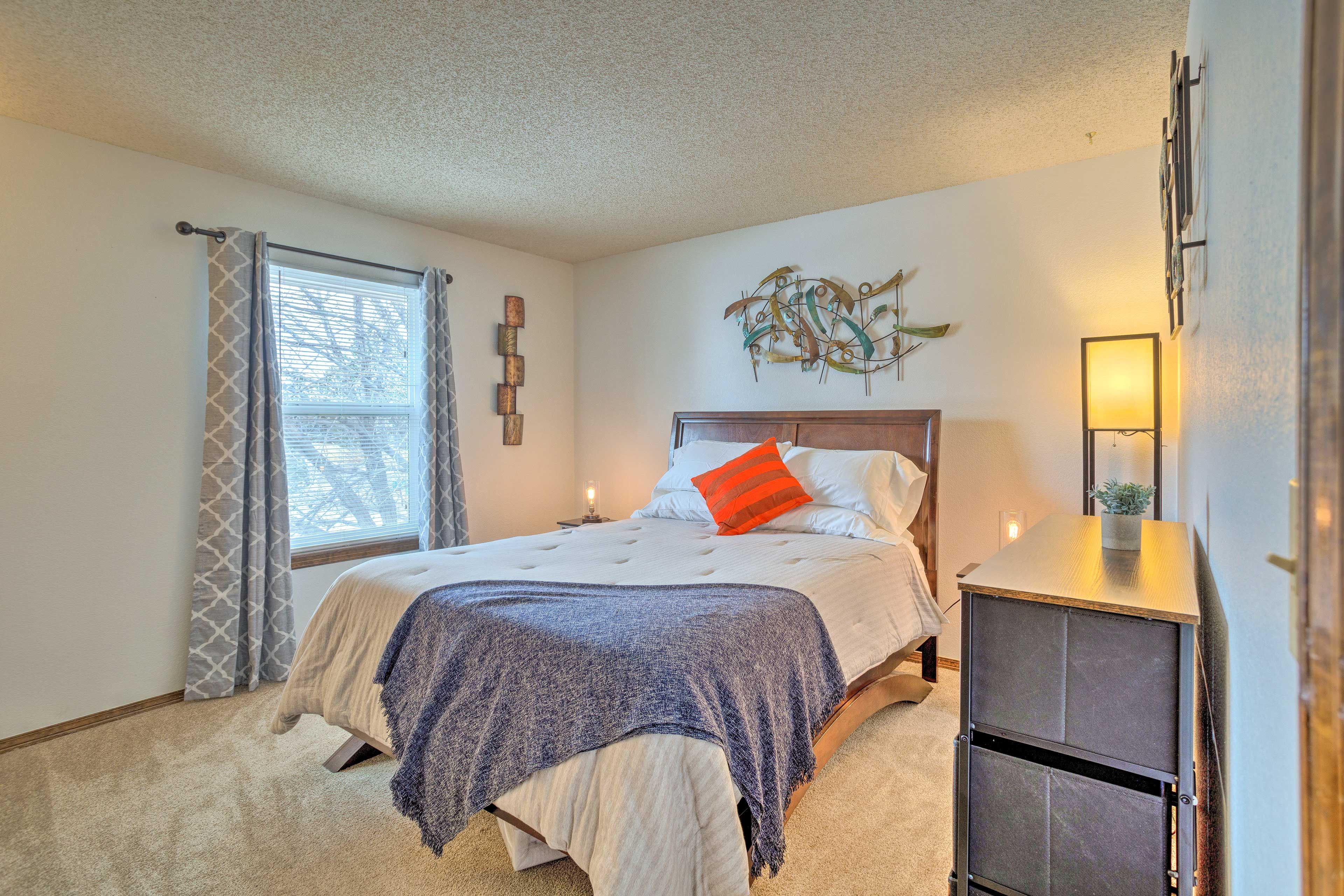 Bedroom 3 | Queen Bed