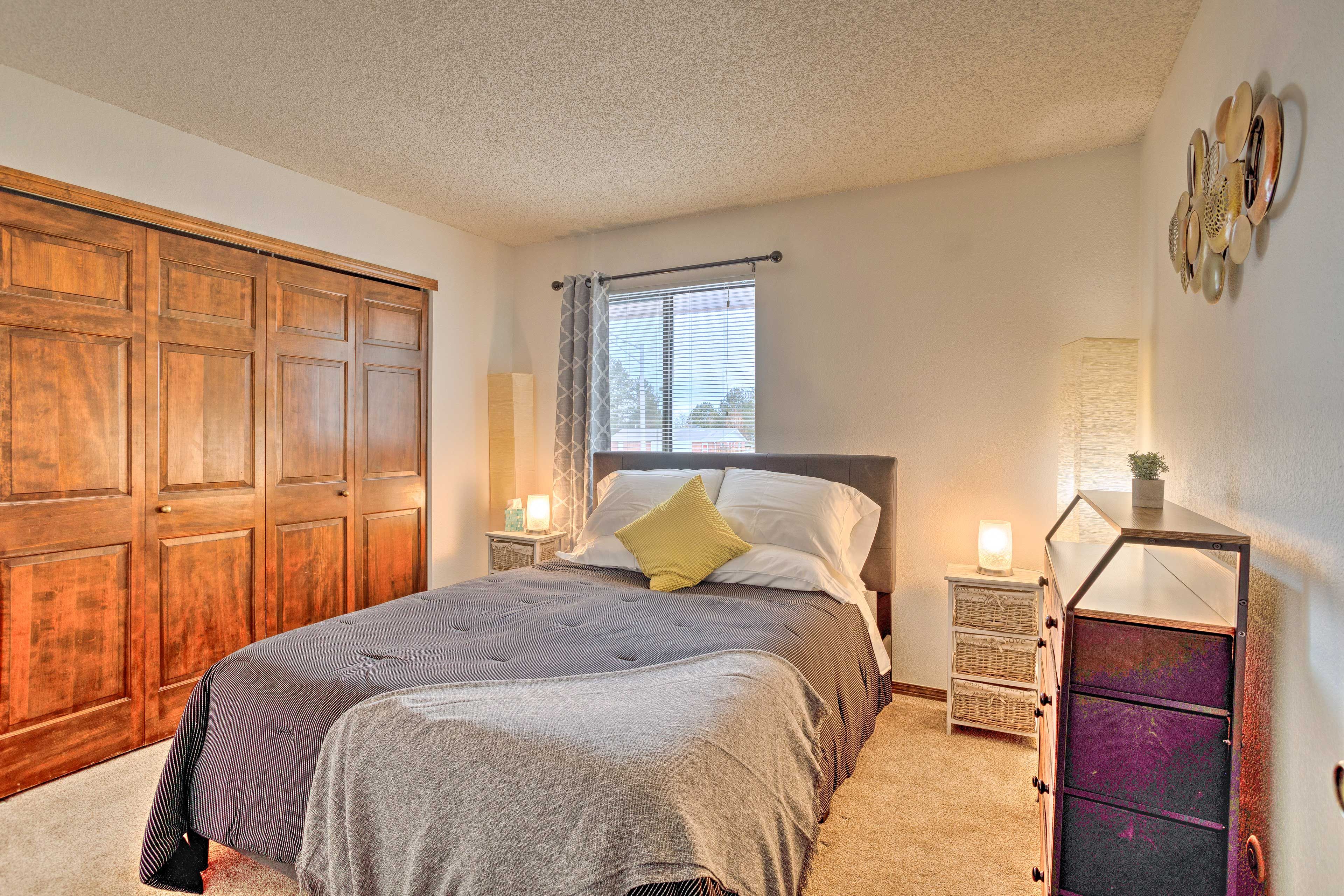 Bedroom 2 | Queen Bed