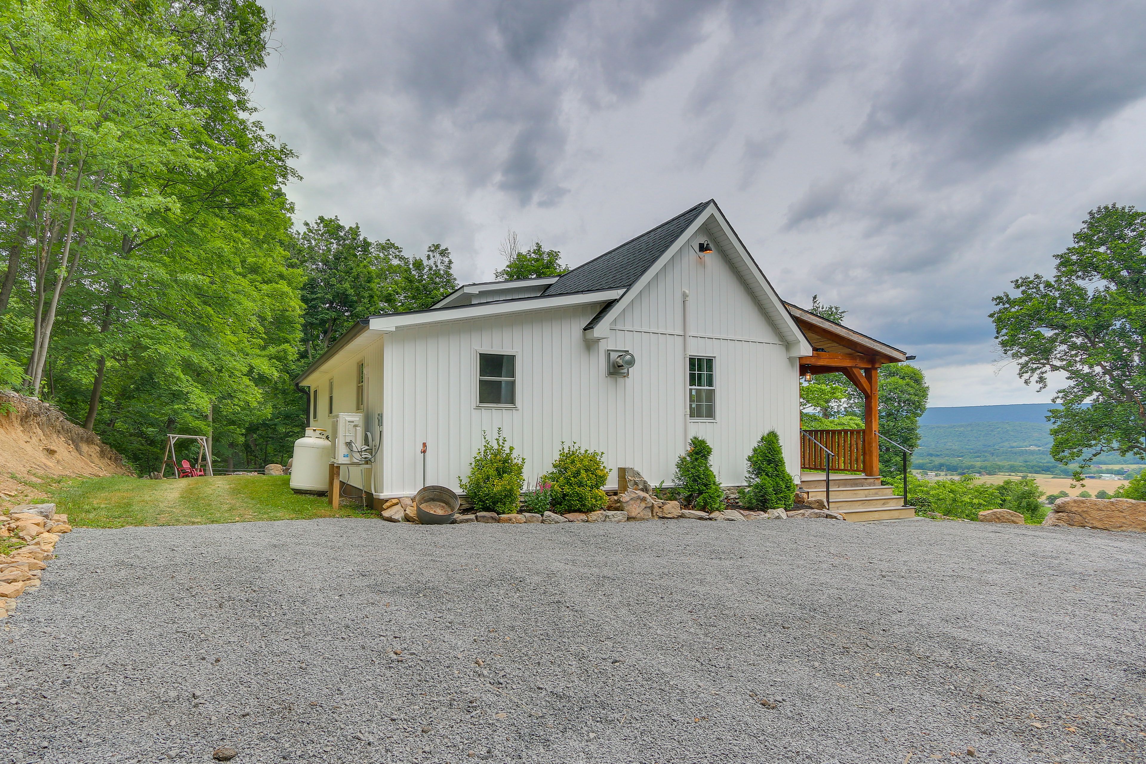 Parking | Gravel Driveway (3 Vehicles)