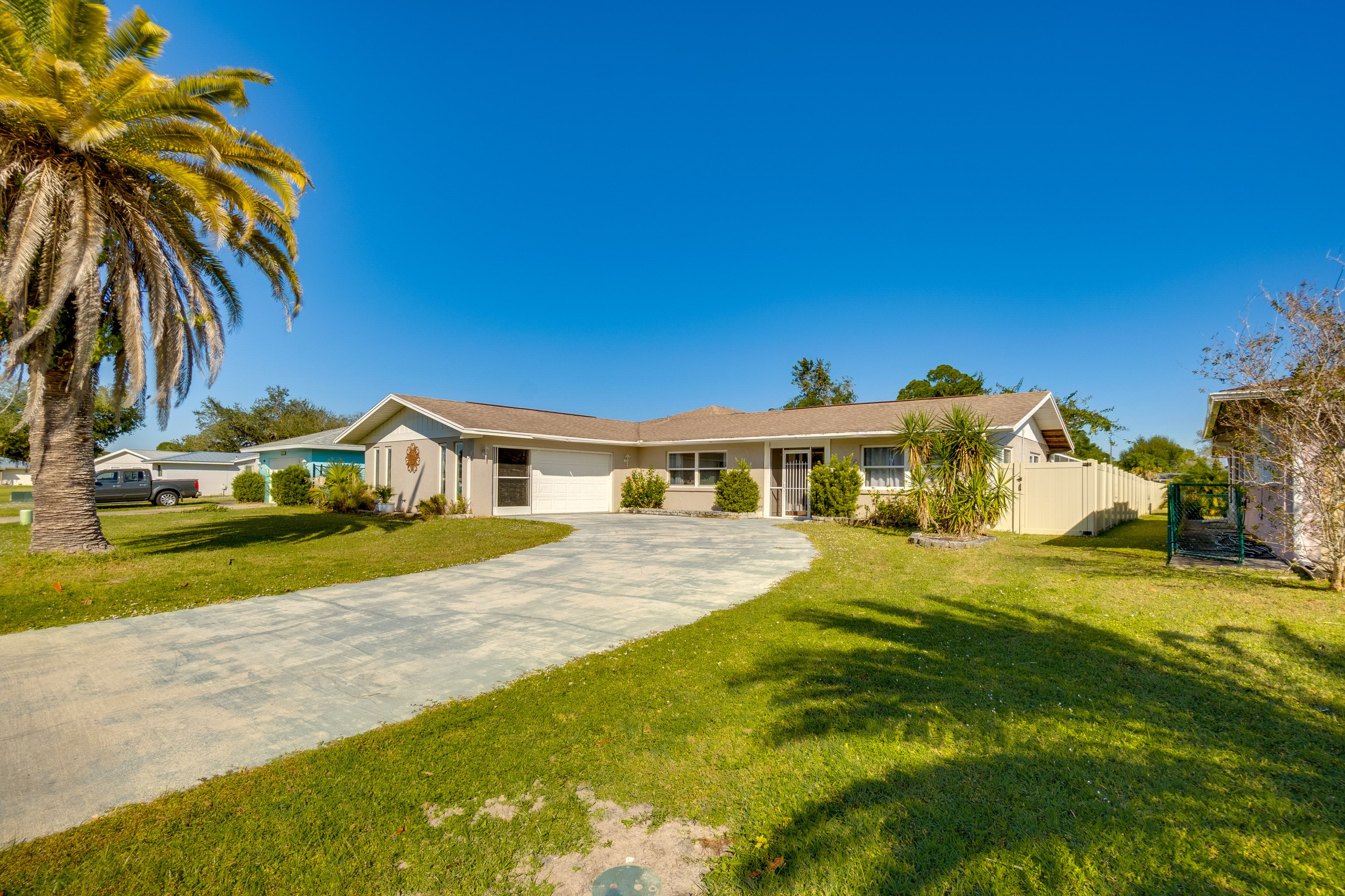 Parking | Driveway (4 Vehicles)