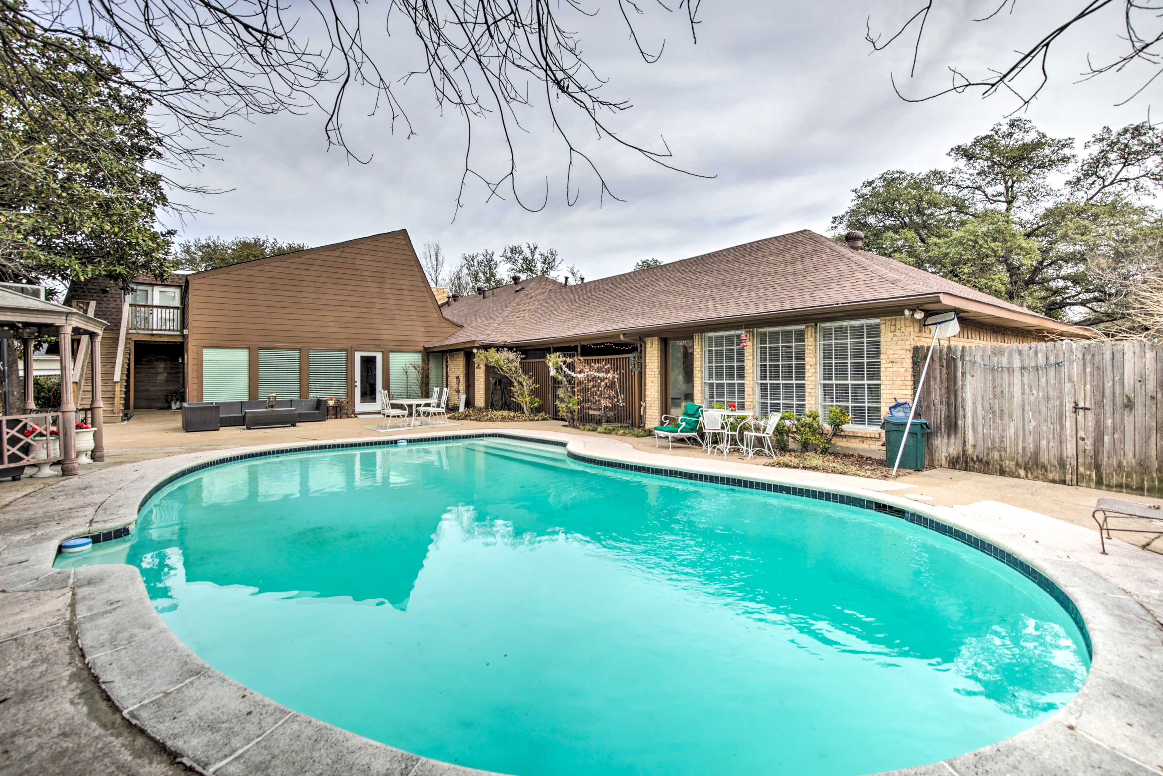 Exterior | Single-Story Unit | Central Air Conditioning