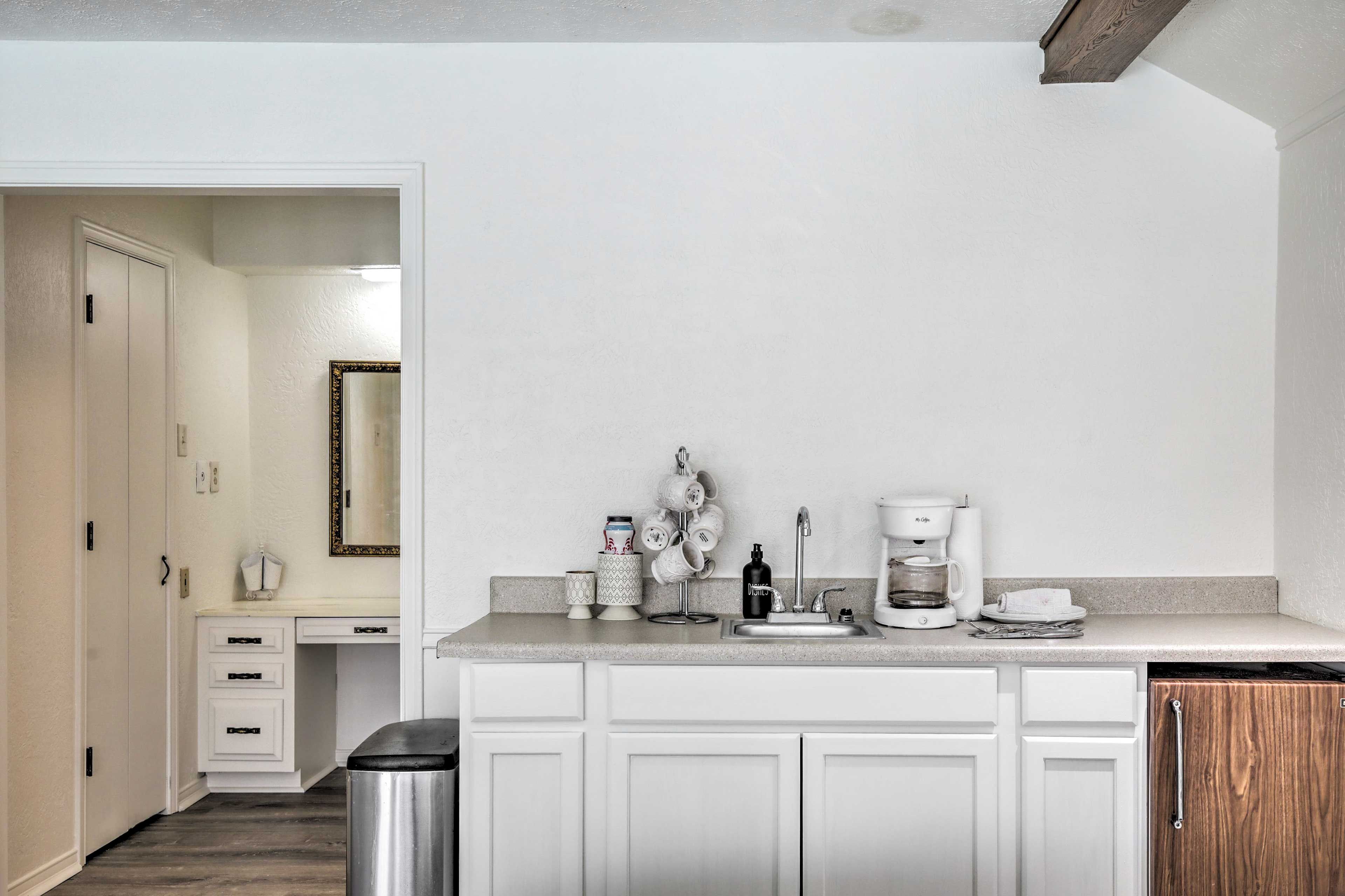 Kitchenette | Coffee Maker | Microwave | Slow Cooker