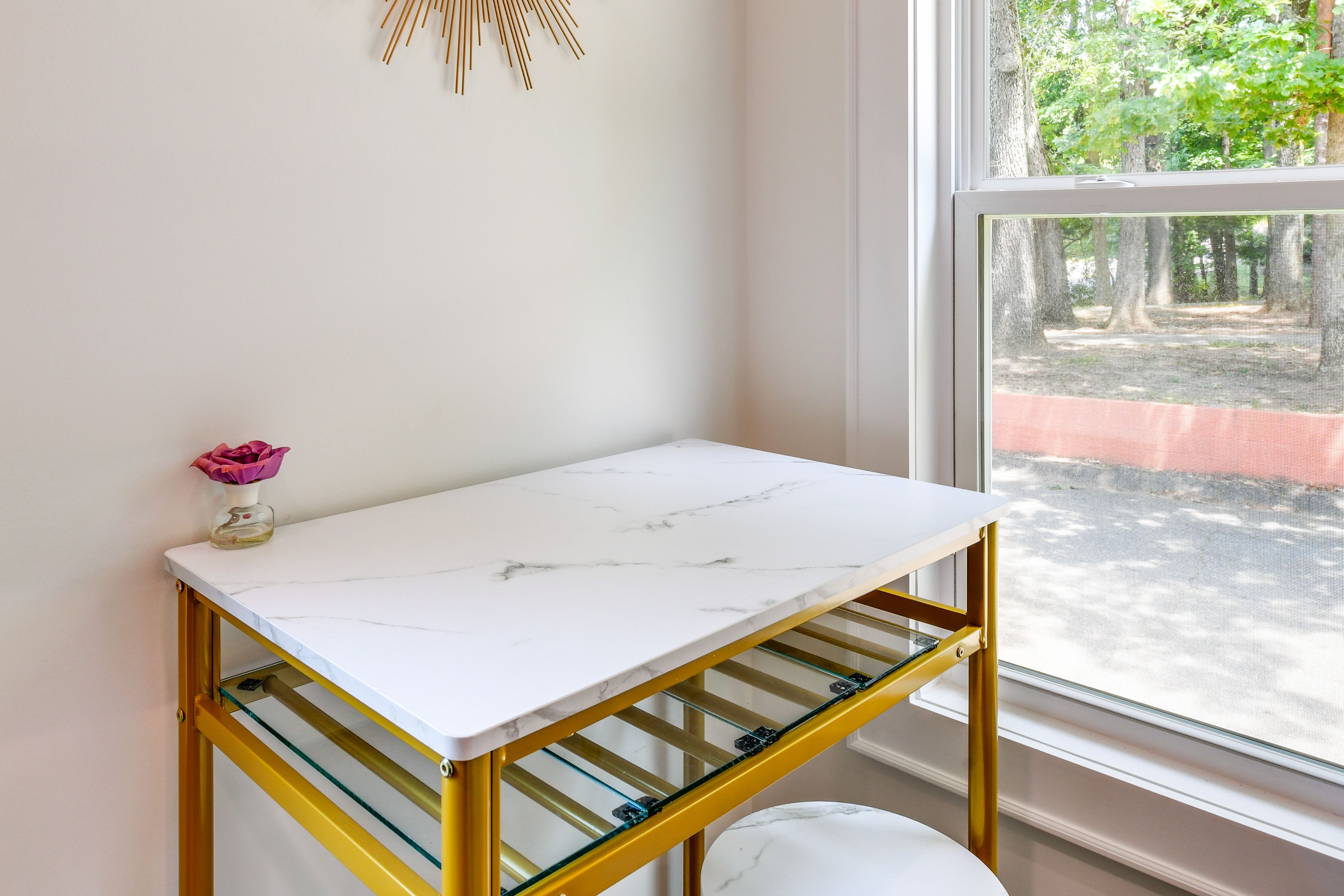 Dining Area | Dishware/Flatware Provided