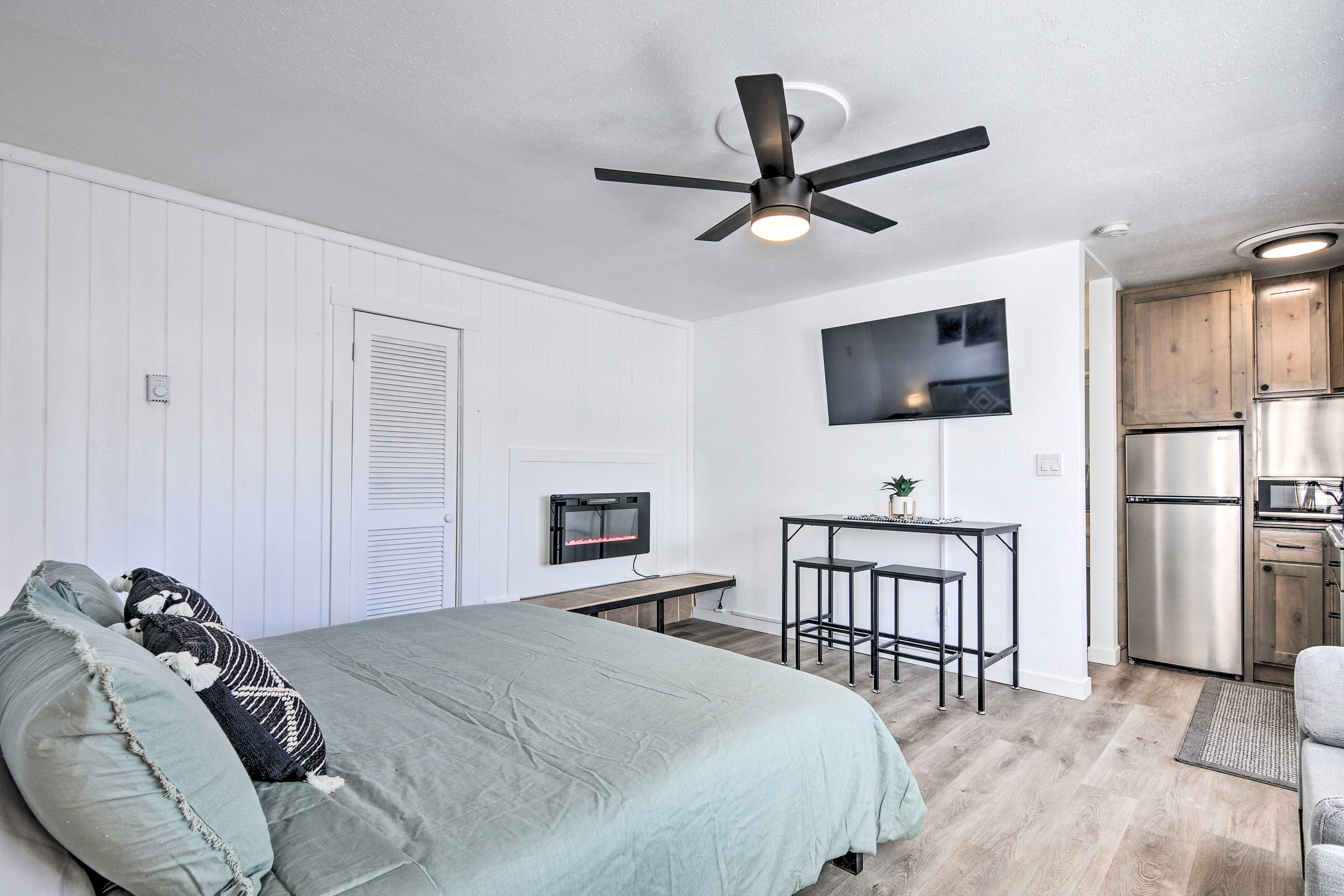 Studio | Electric Heating | Electric Fireplace | Smart TV