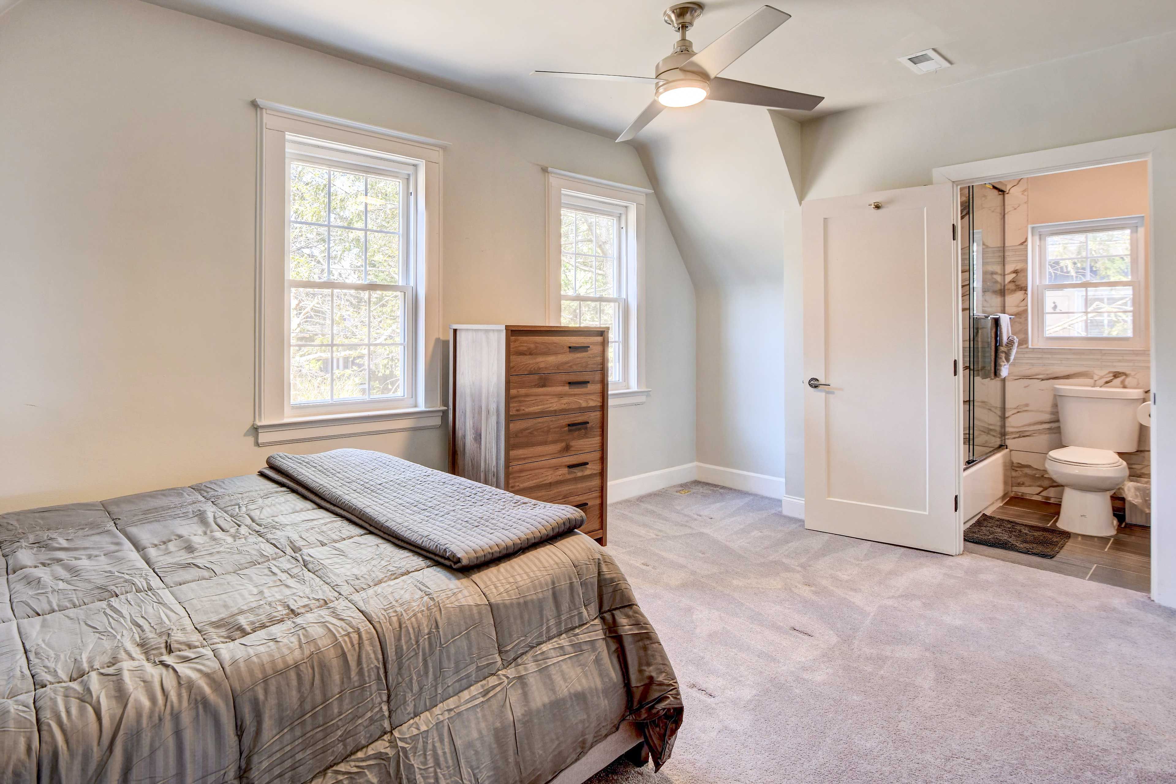Bedroom 2 | Queen Bed