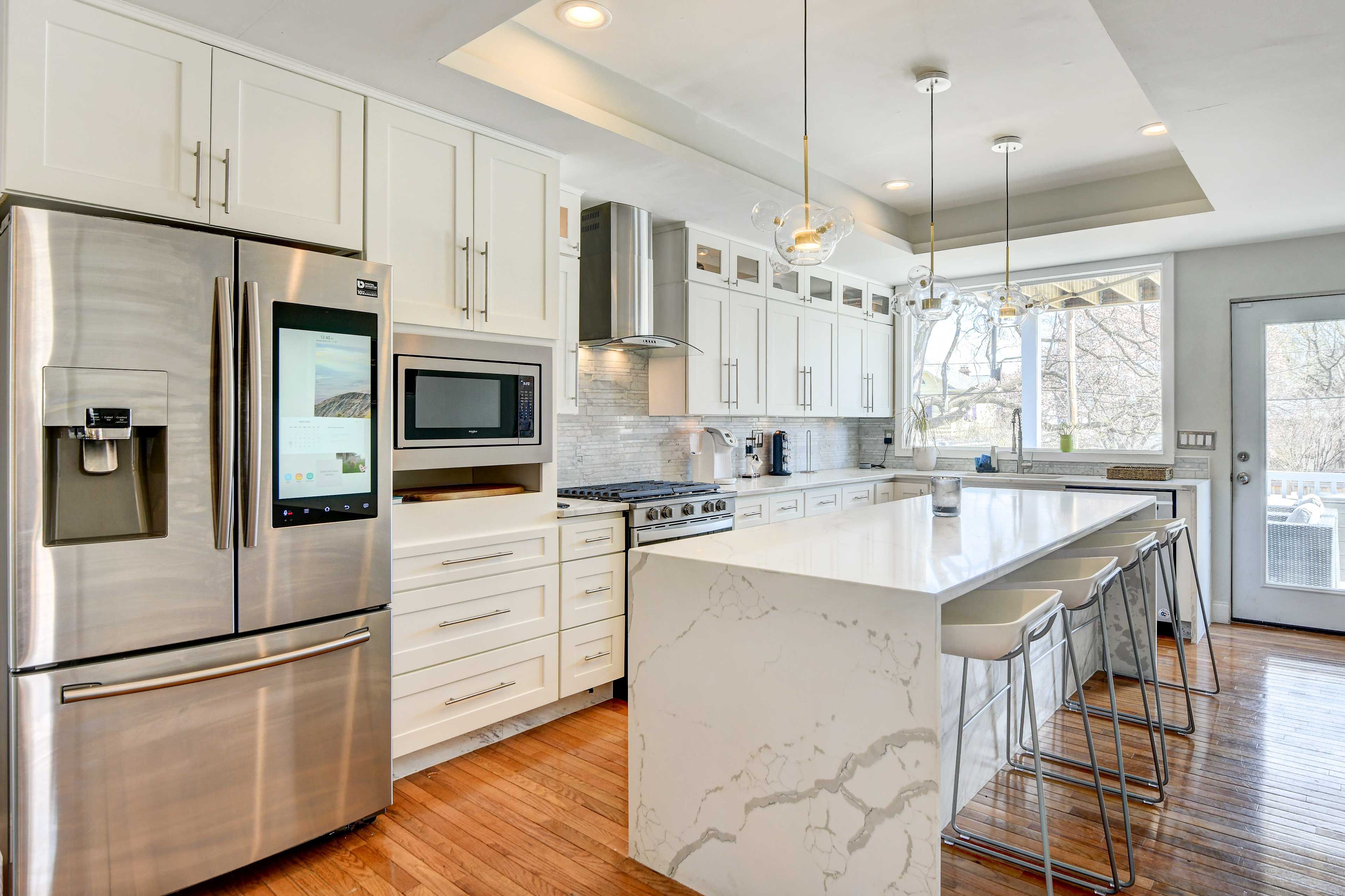Kitchen | Spices | Dishwasher | Wine Fridge