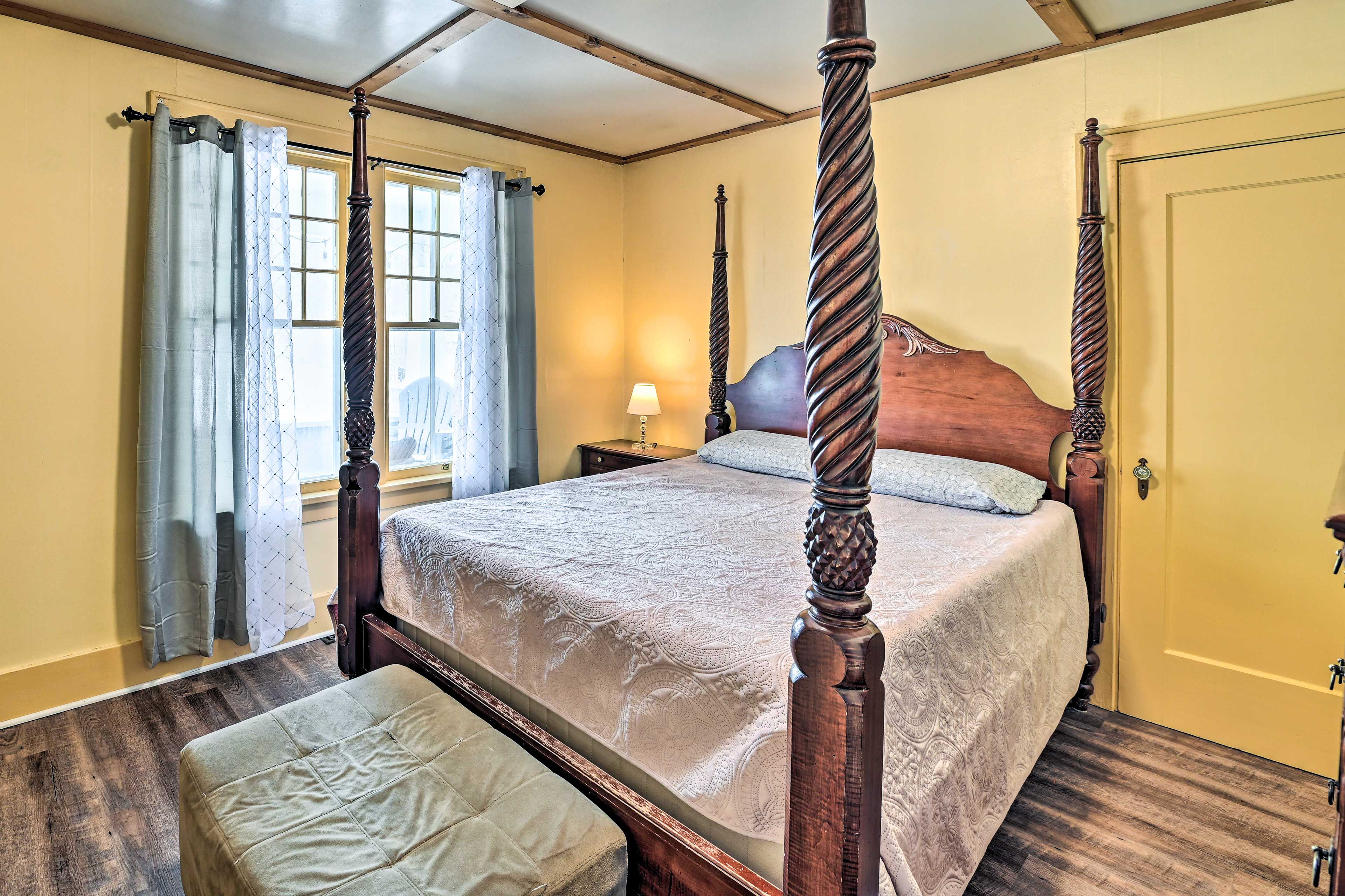 Bedroom 3 | Queen Bed