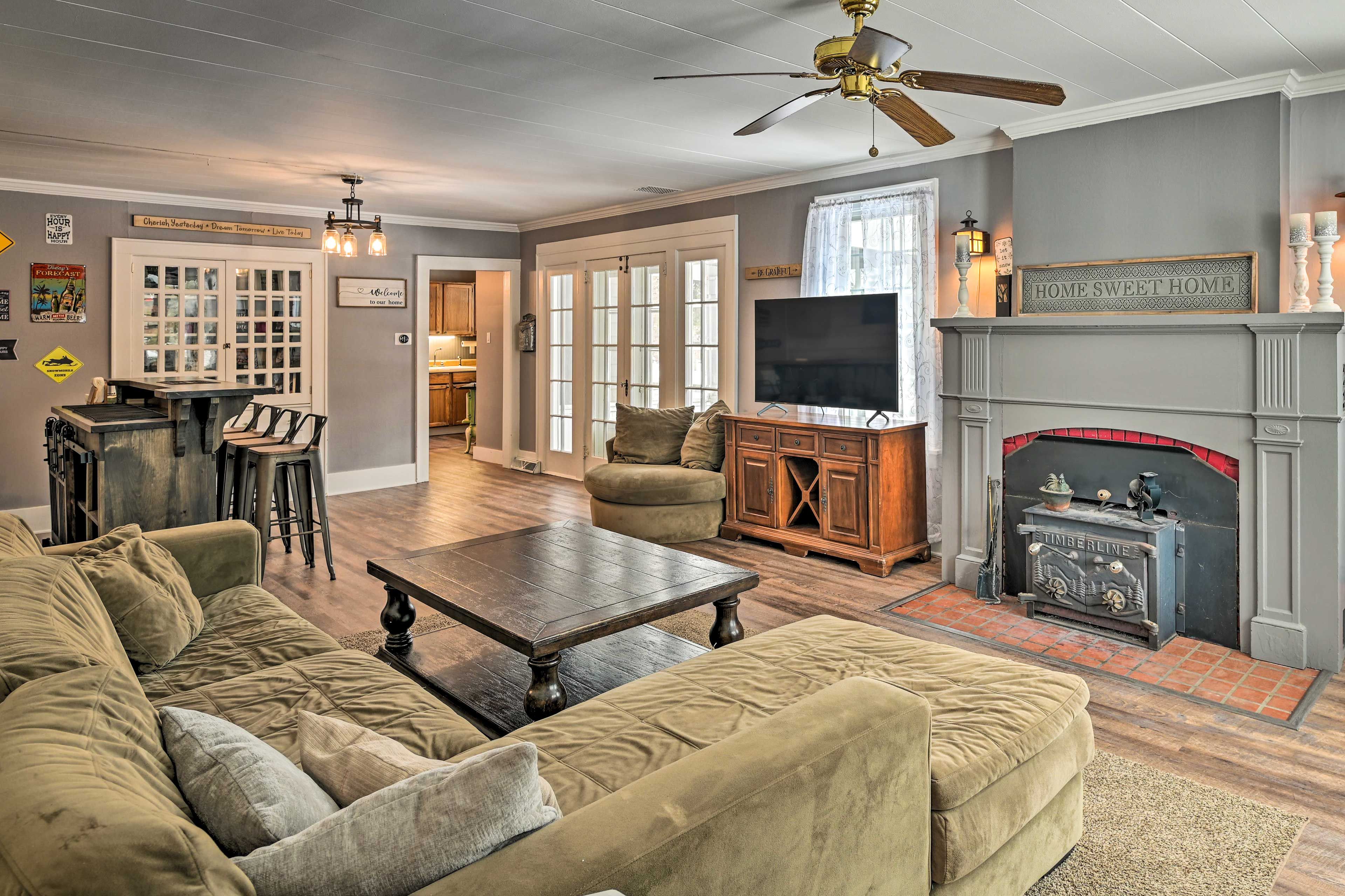 Forestport Vacation Rental | 5BR | 2BA | 1,923 Sq Ft | Steps Required to Enter