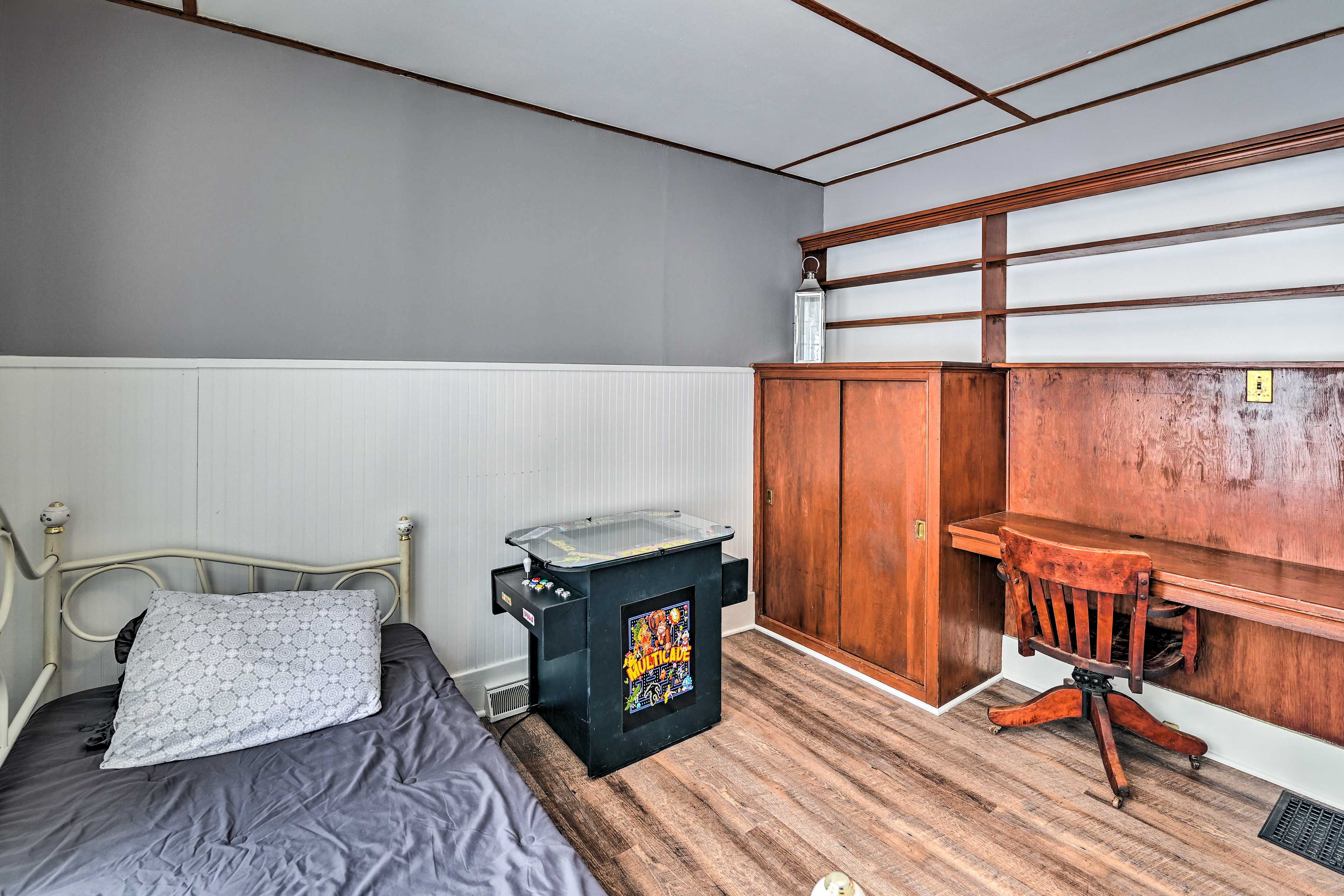 Office | Twin Daybed