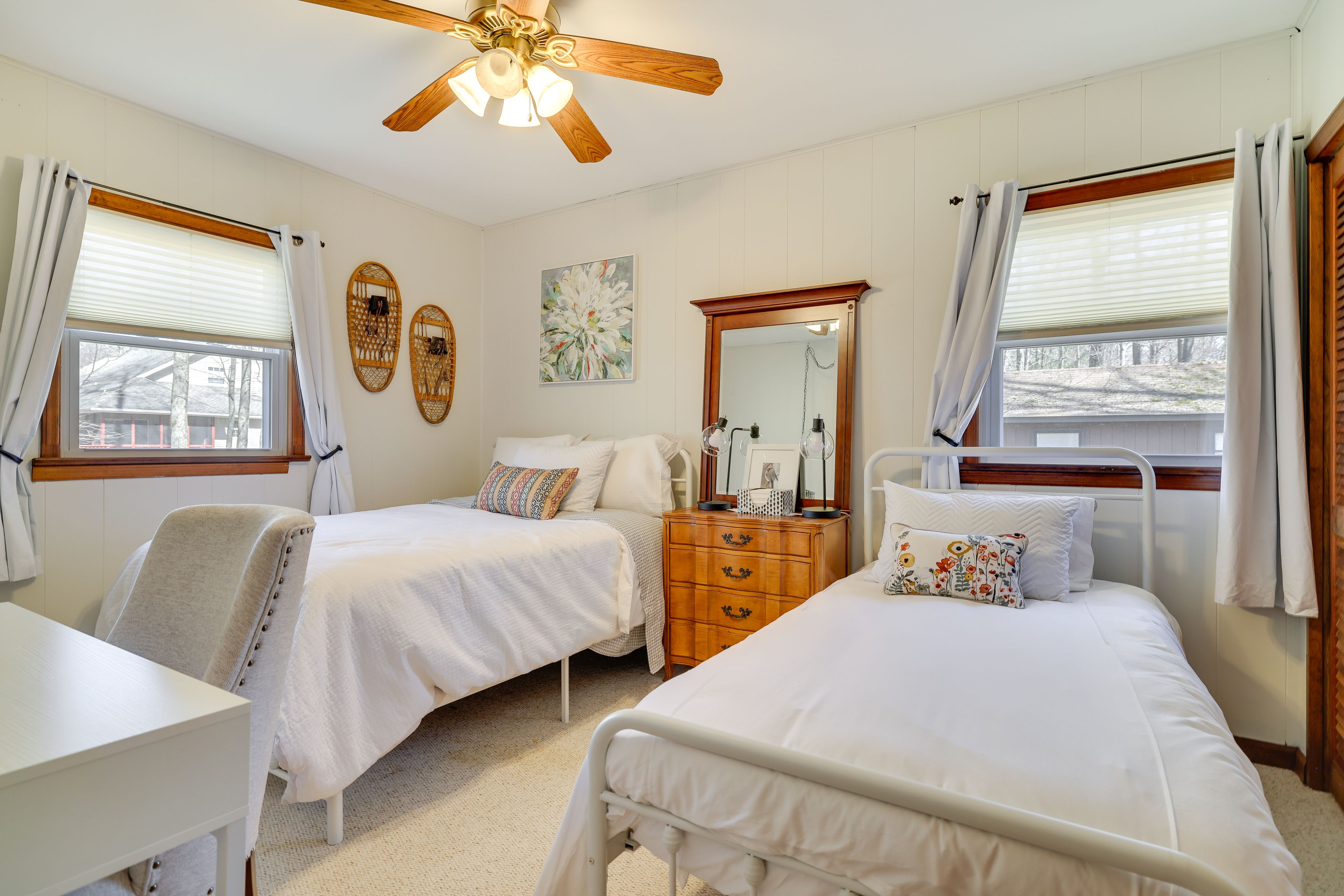 Bedroom 2 | Full Bed | Twin Bed | Laptop-Friendly Workspace