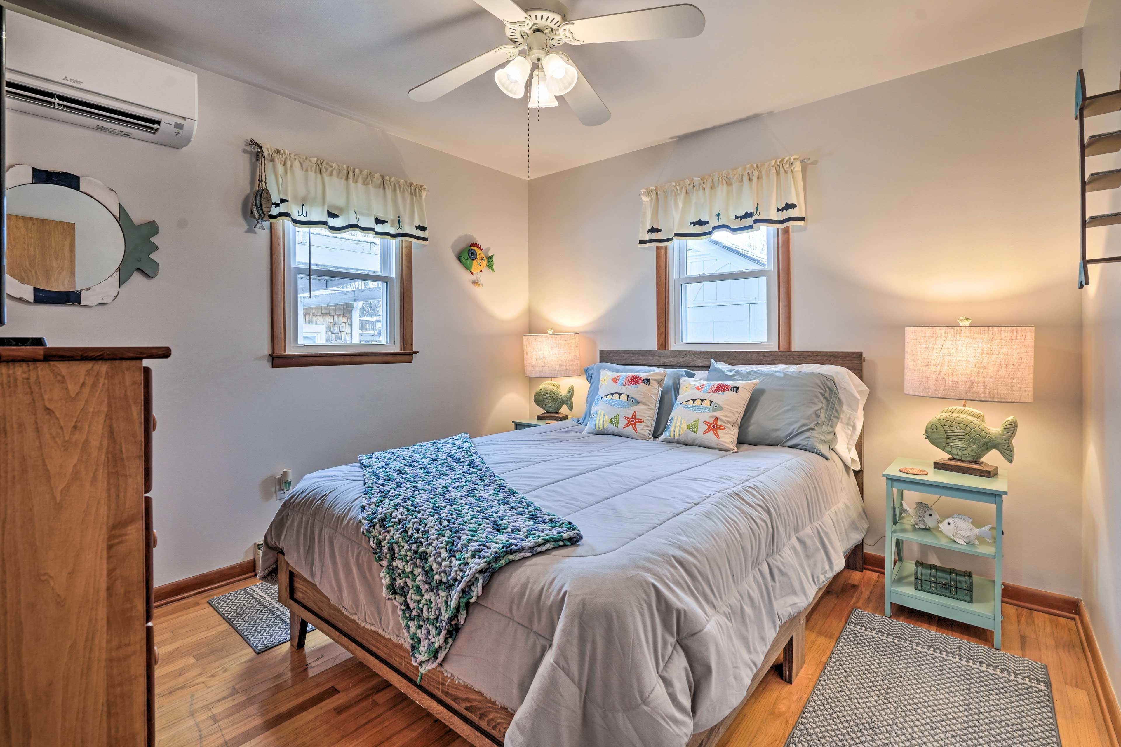 Bedroom 2 | Queen Bed | Smart TV w/ Cable